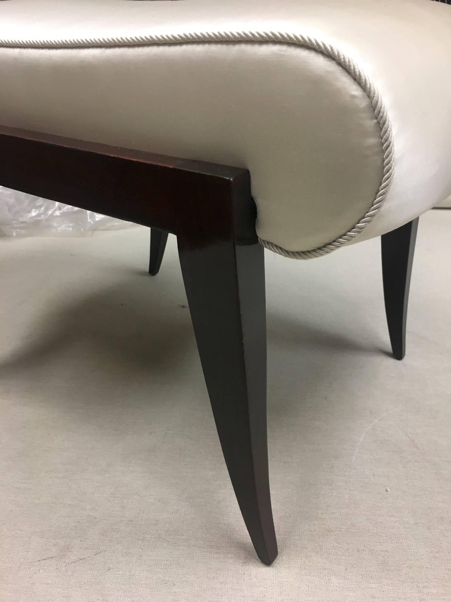 Maison Dominique Rarest Refined Art Deco Bench Newly Covered in Satin Silk In Excellent Condition For Sale In Paris, ile de france
