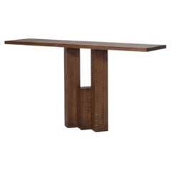 Mesa de centro brutalista, de roble europeo macizo en tono marrón claro, de diseño escultural, modelo «Fenestra» de Mokko