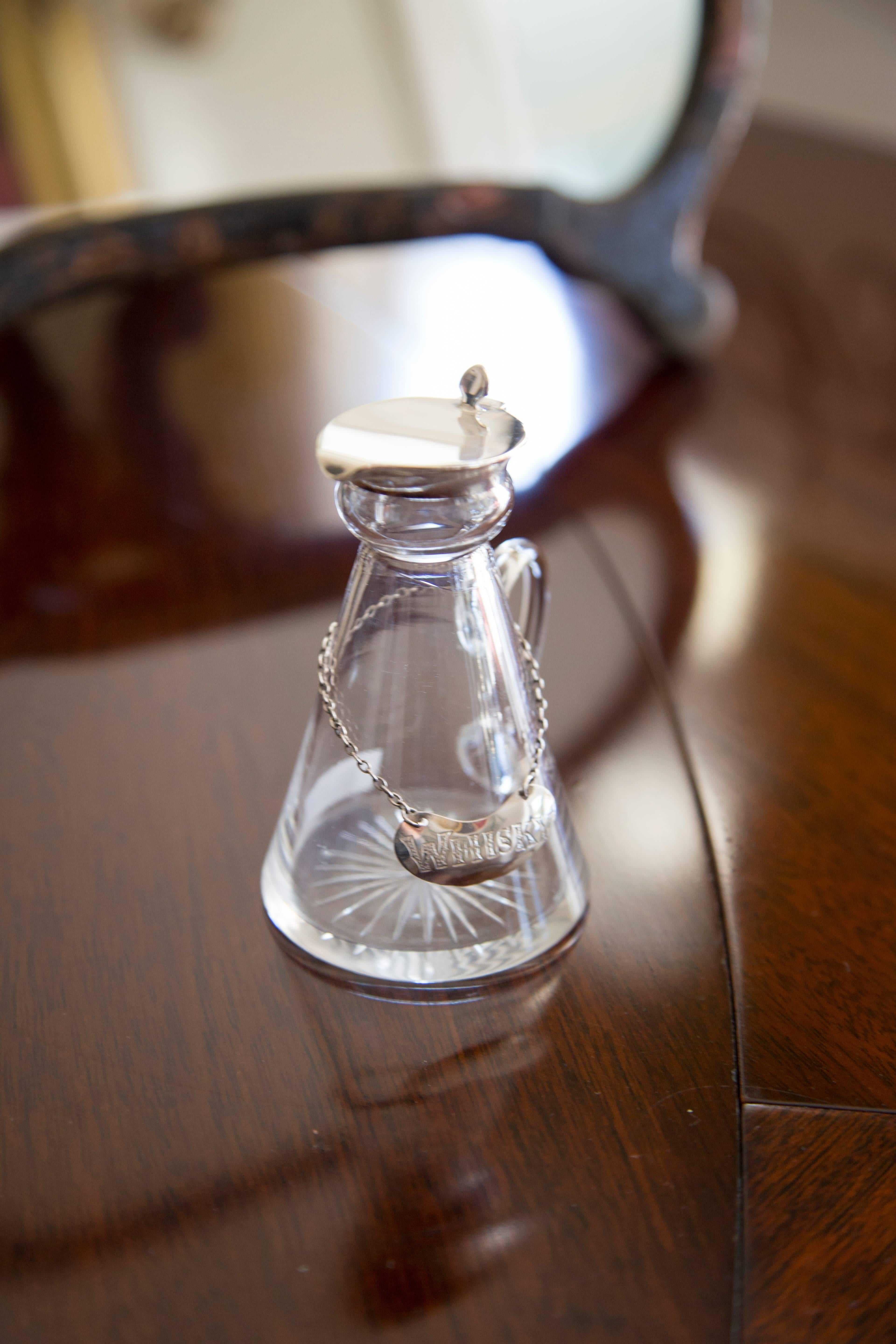 Six Whiskey Tots from London Silver Vaults In Excellent Condition For Sale In Savannah, GA