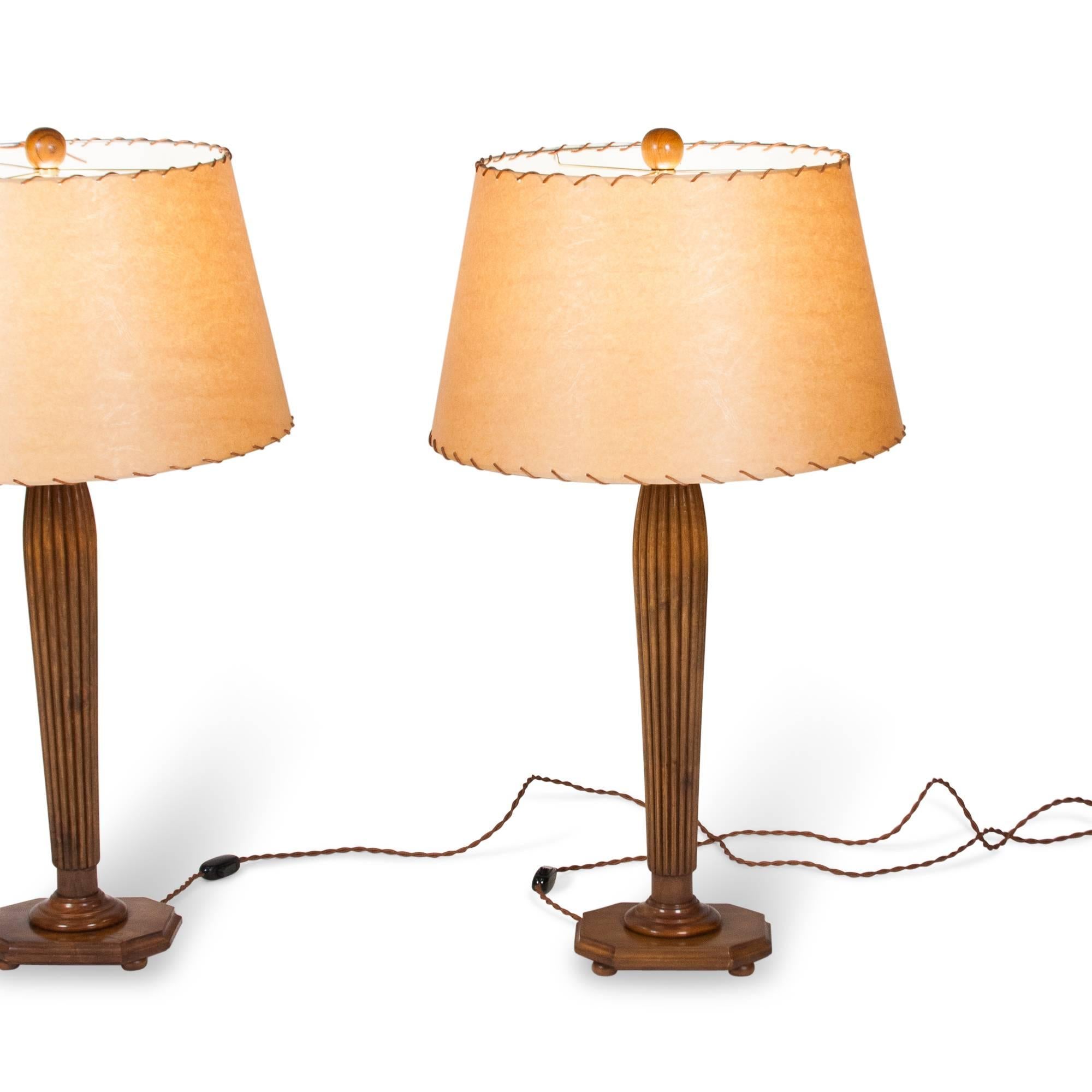 Mid-Century Modern Pair of Italian Fluted Column Fruitwood Table Lamps For Sale