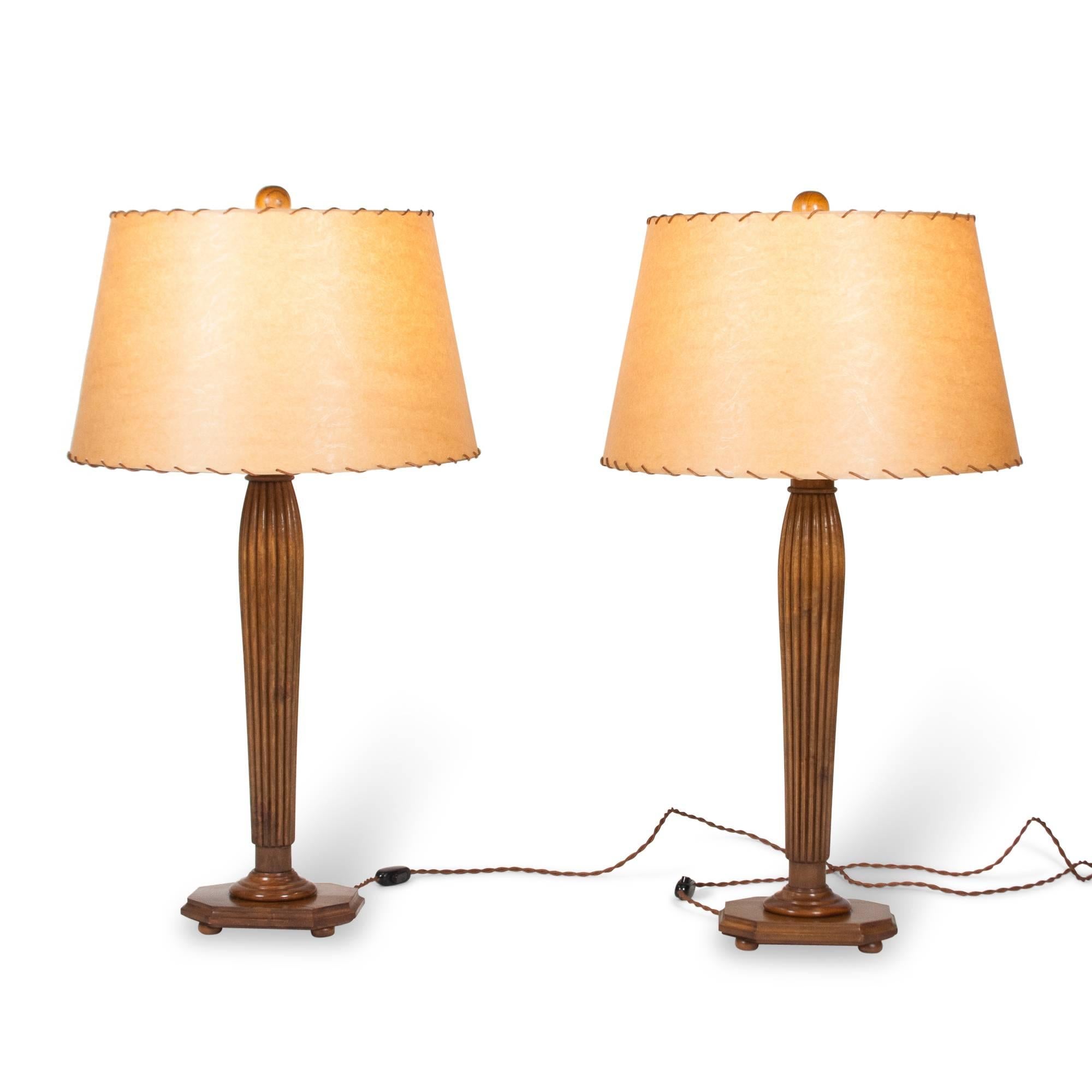 Pair of Italian Fluted Column Fruitwood Table Lamps In Excellent Condition For Sale In Brooklyn, NY