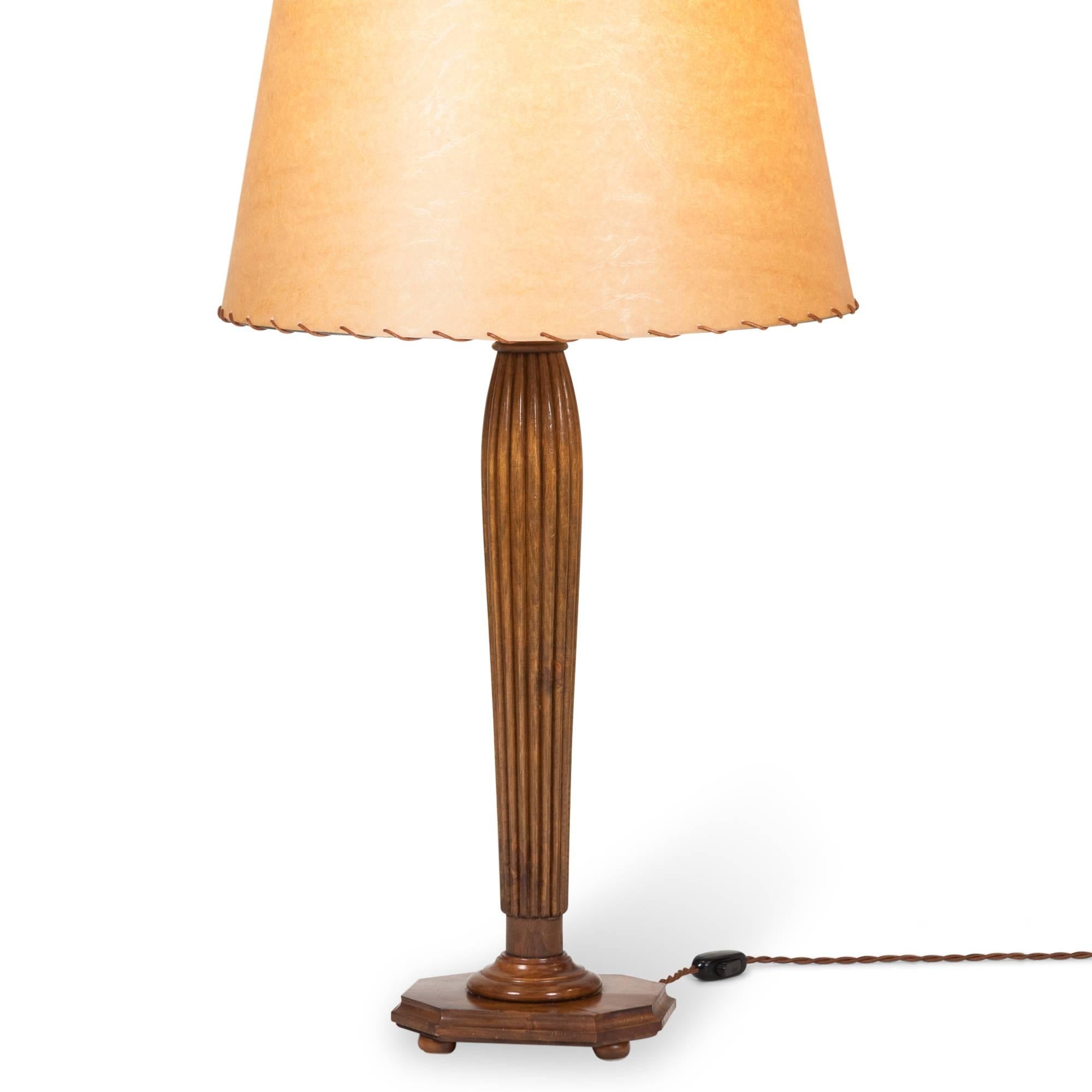 Mid-20th Century Pair of Italian Fluted Column Fruitwood Table Lamps For Sale