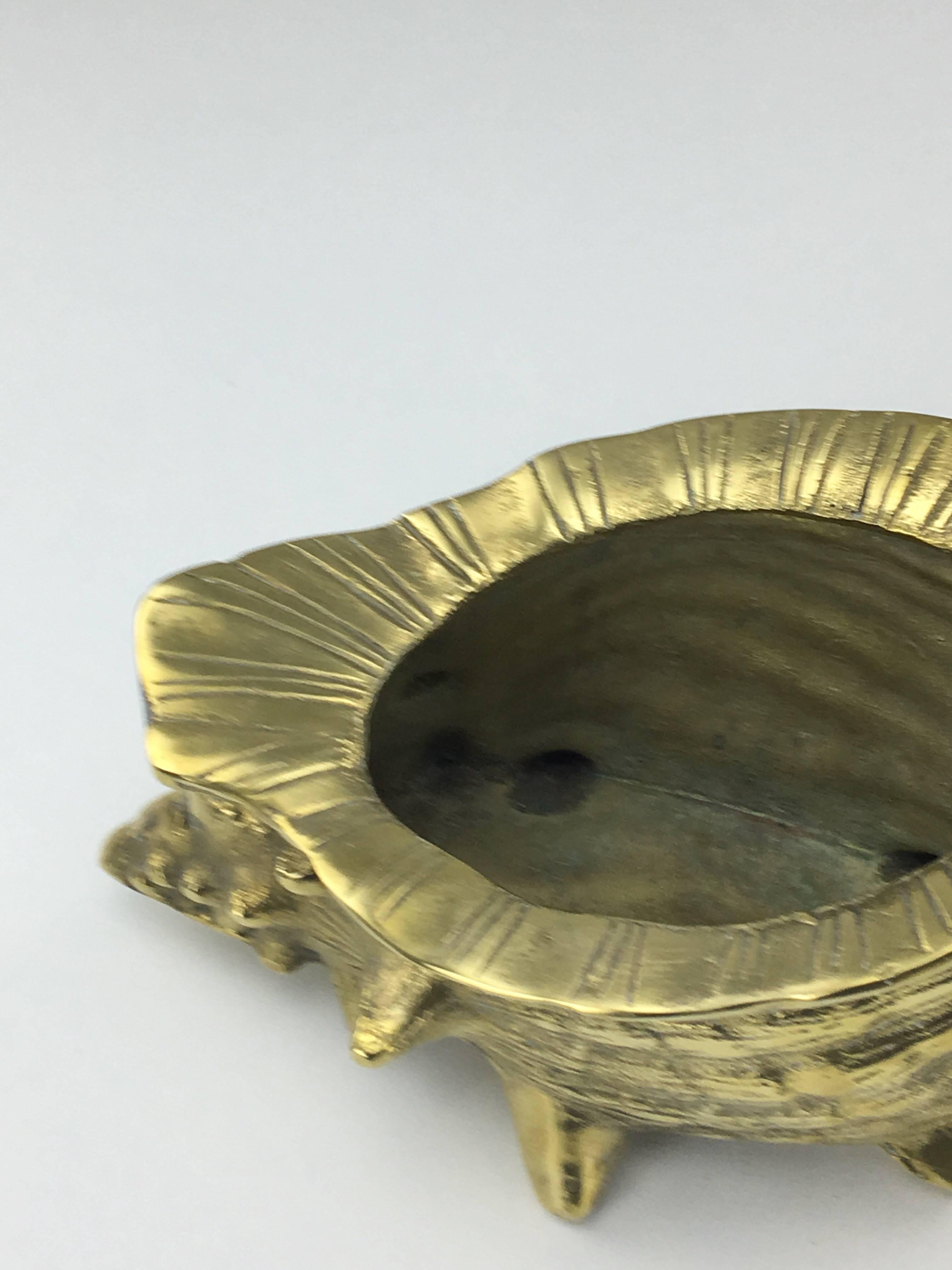 Brass shell centrepiece or vide poche, it can be used as an ashtray too.
In the style Honoré de Paris, Maison Charles.