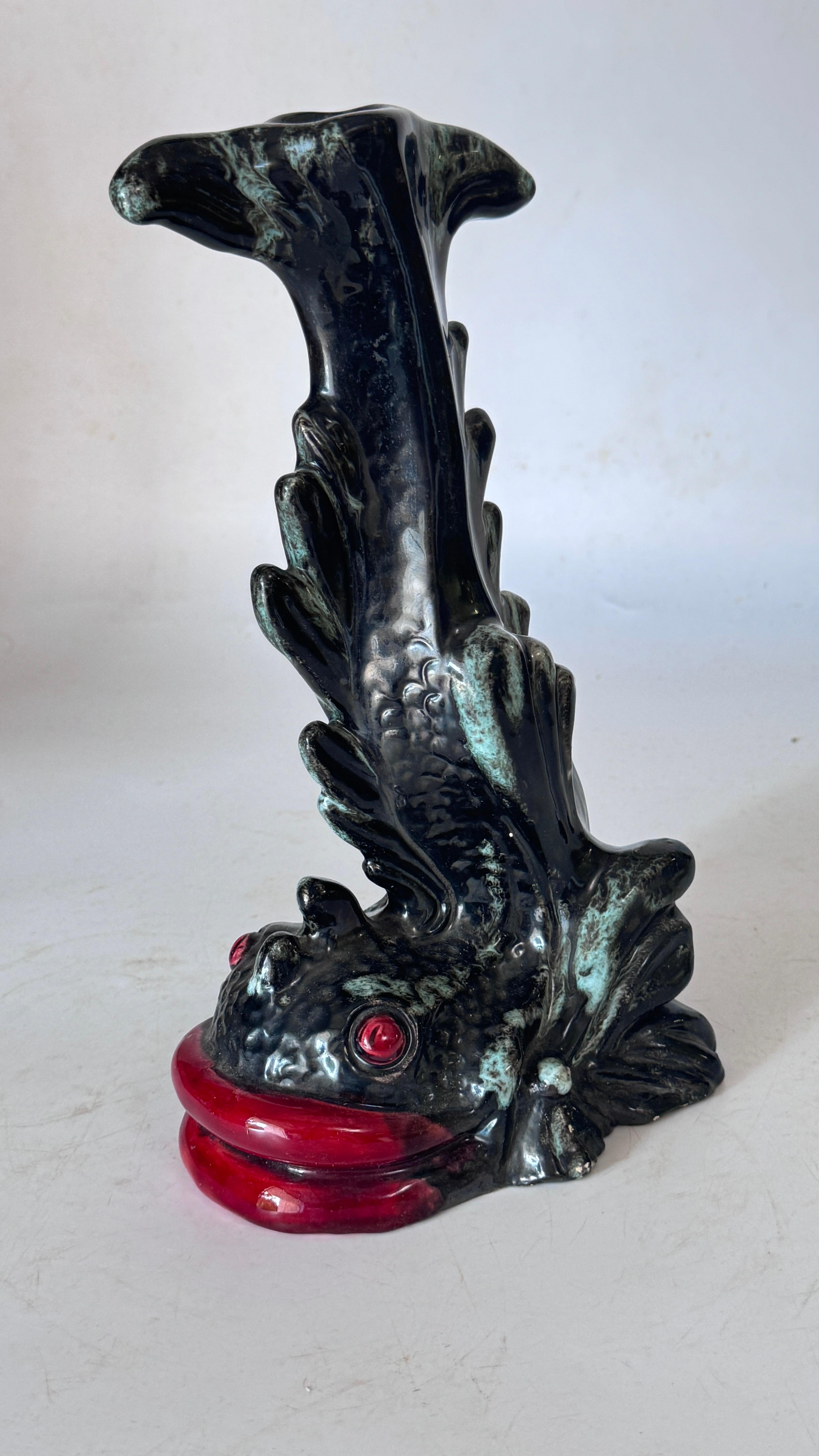 Francese Candeliere scultoreo in ceramica - Francia - Smalto nero, rosso & verde in vendita