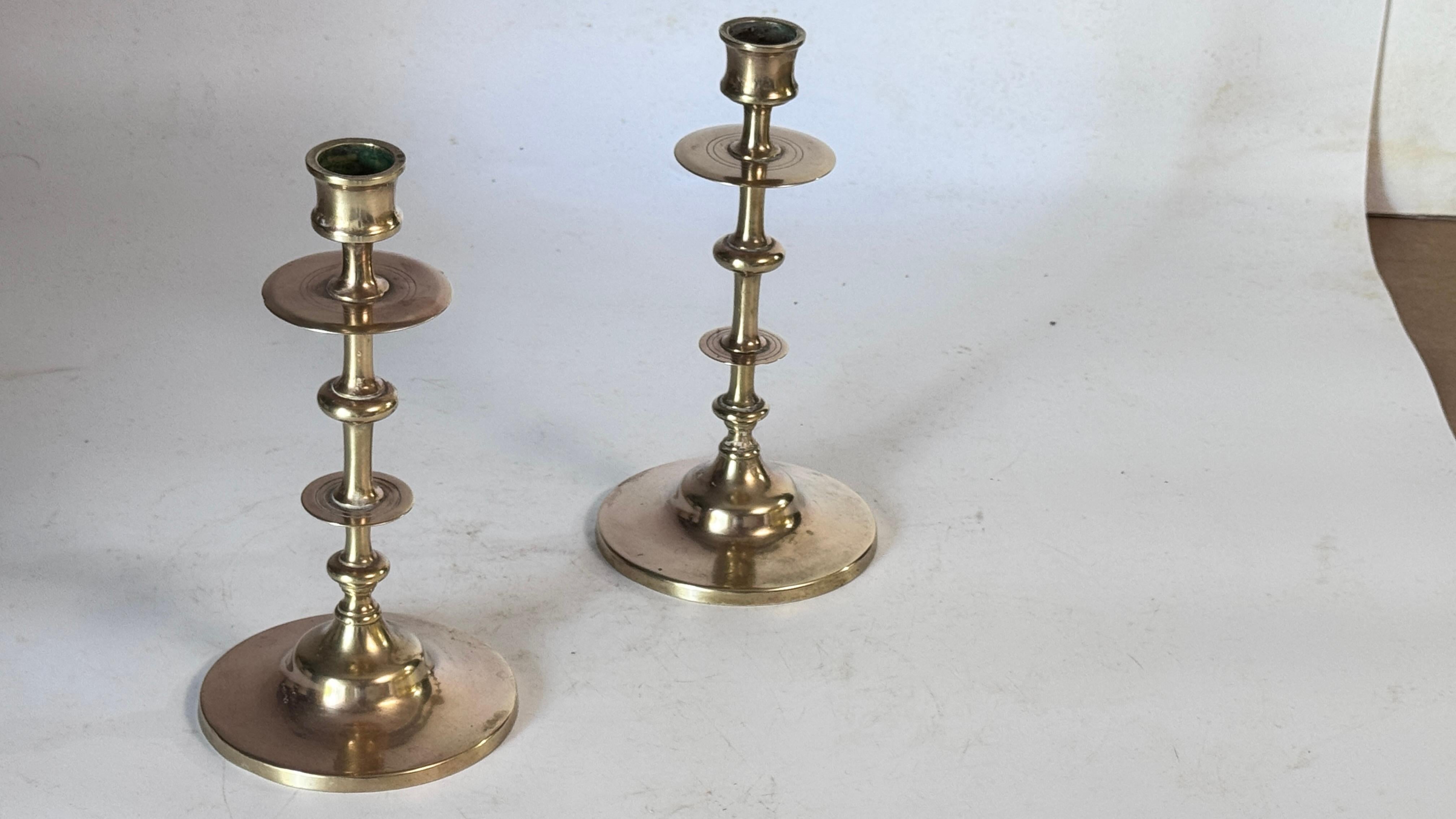 Pair of 19th Century French Solid Brass Candlesticks – Minimalist Design In Good Condition For Sale In Auribeau sur Siagne, FR