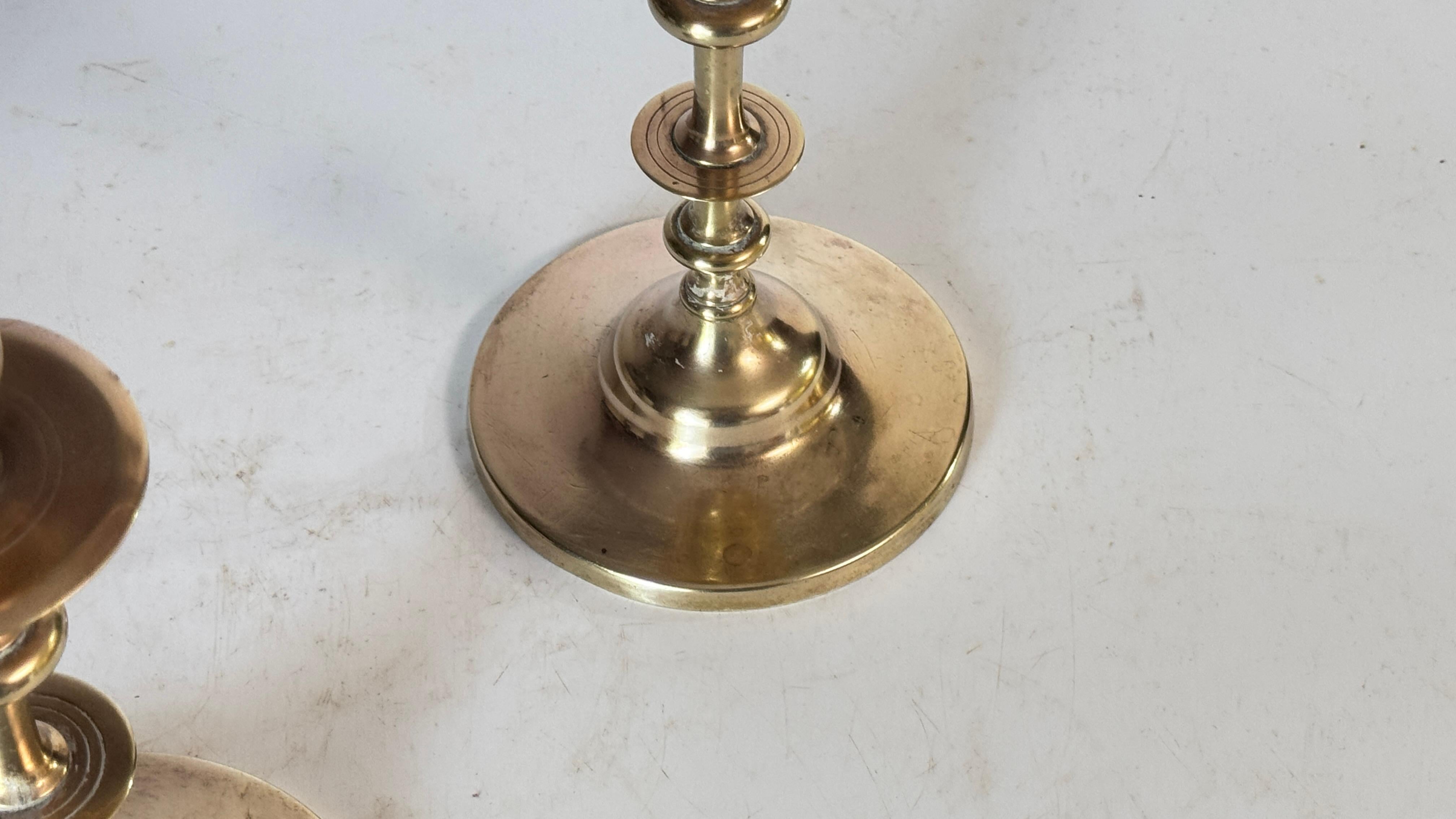 Pair of 19th Century French Solid Brass Candlesticks – Minimalist Design For Sale 4