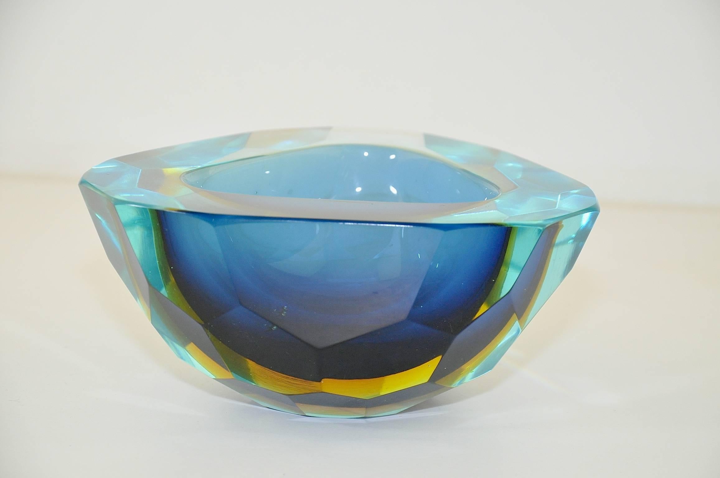 Murano Faceted Glass 1950 Italian Diamond Shaped Large Ashtray by Flavio Poli In Excellent Condition In Auribeau sur Siagne, FR