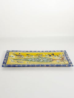 Vassoio decorativo in ceramica dai colori vivaci con motivi floreali, Francia, 1910 circa