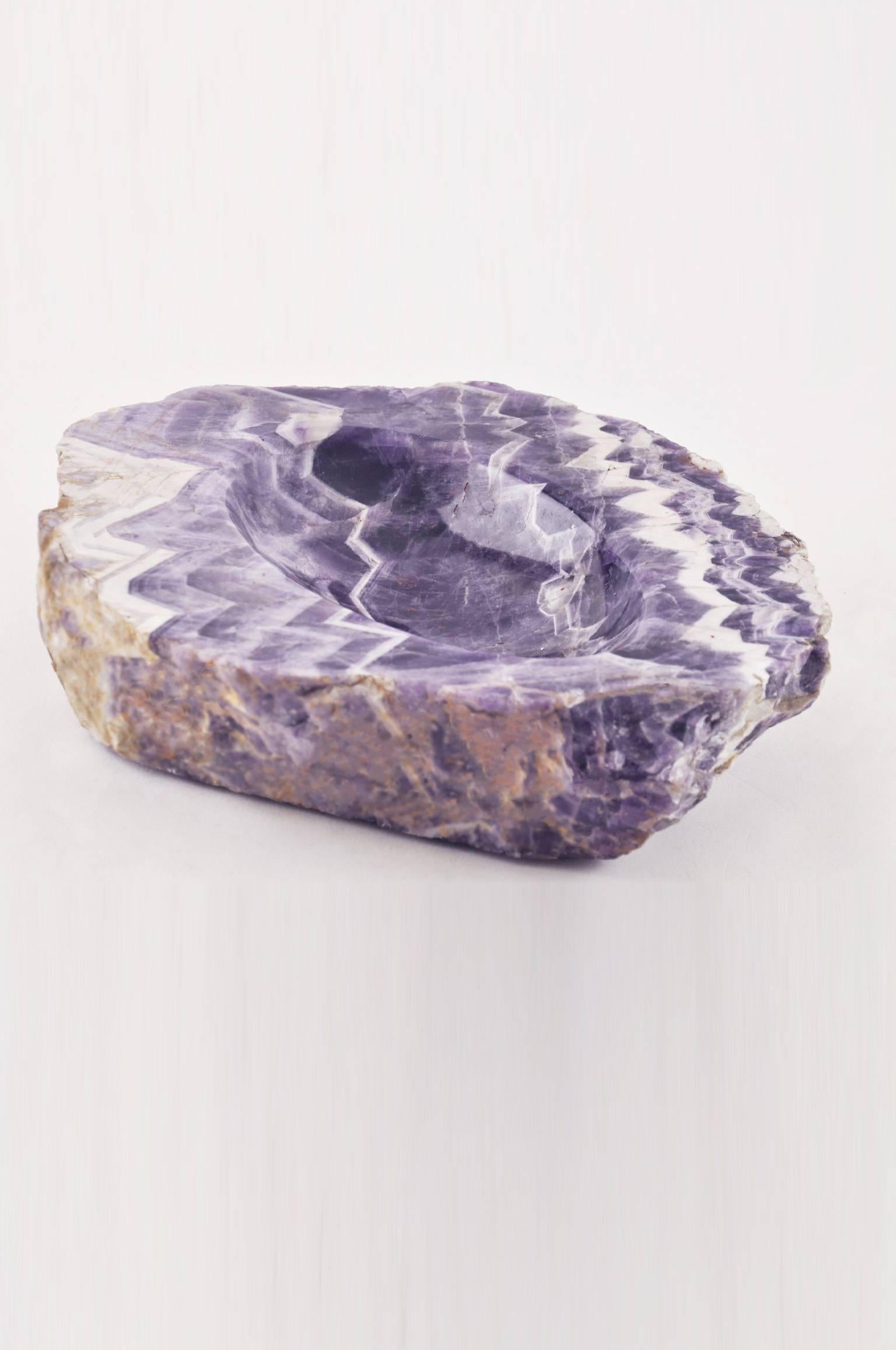 Brutalist amethyst stone ashtray, graphic Item with beautiful frames,
Mid-Century Modern.