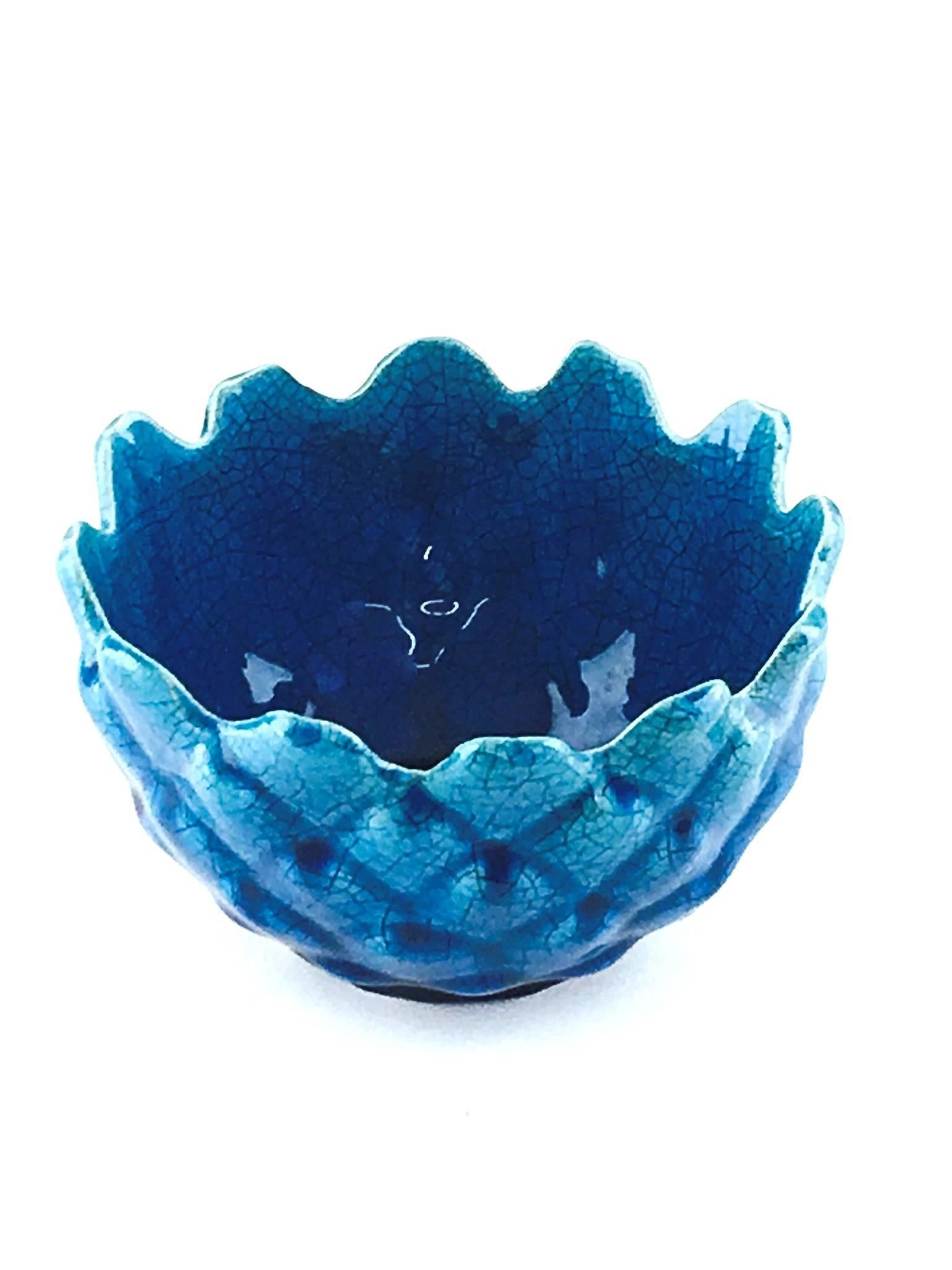 1960 fantastic colored ceramic bowl in the style of Steven Heinemann.
The color is the same when you have the item in front of you; it is not an picture effect.
 