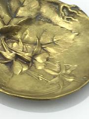 Posacenere in ottone con decori floreali