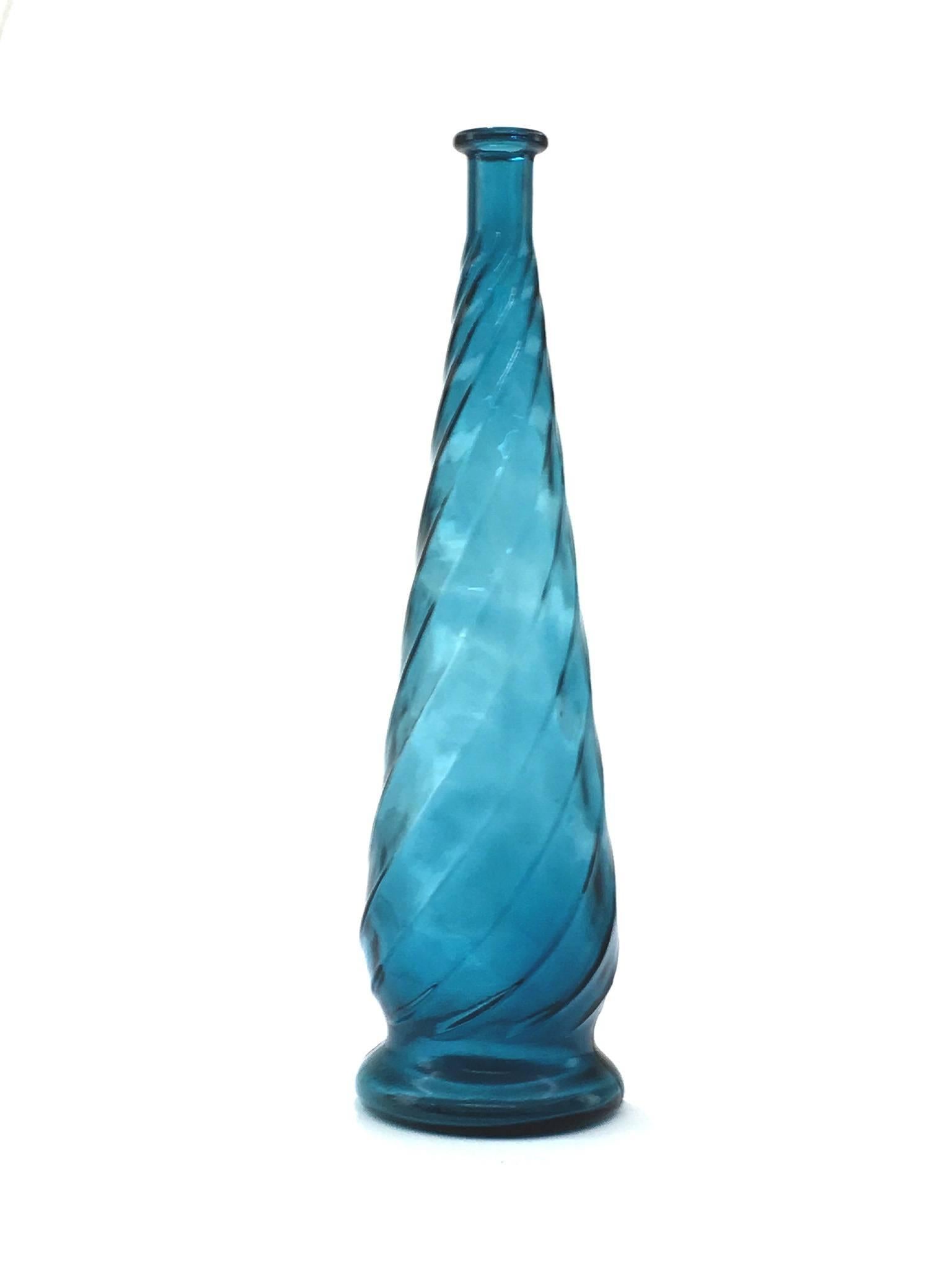 Pair of large vases in the style of Murano, in the tradition of big Italian glass makers as Venini.