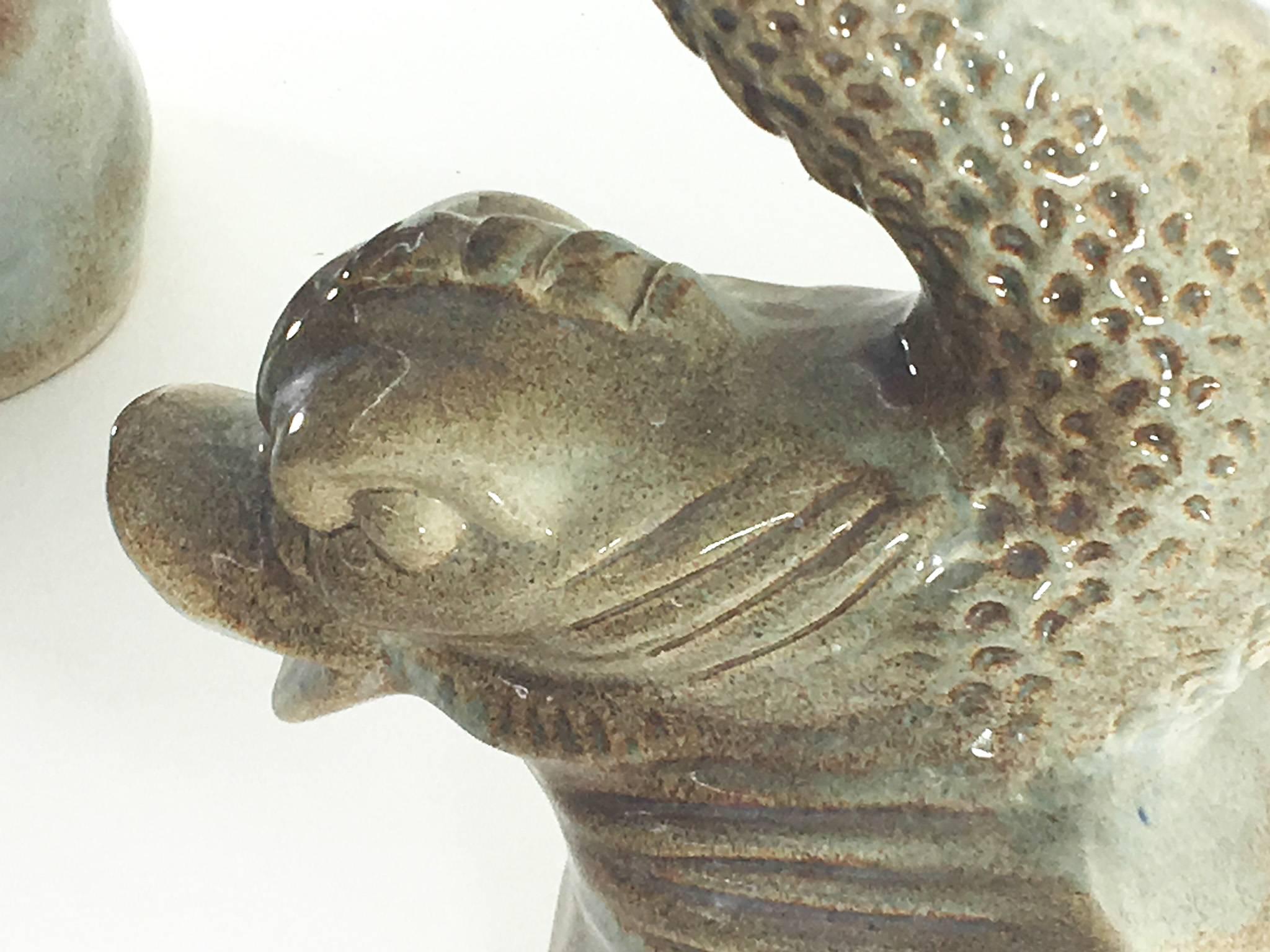Paire de sculptures ou de garnitures en céramique représentant des poissons en vente 1