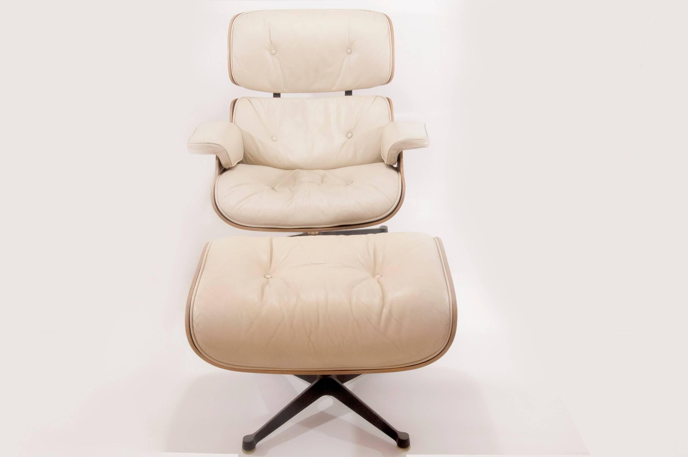 Cushions made of plumes

Mobilier International started producing Herman Miller furniture in the early 1960s until 1989-1990, under the official Licence.
Lounge chair designed by Charles and Ray Eames, France, 1960s.

An early example of the Eames