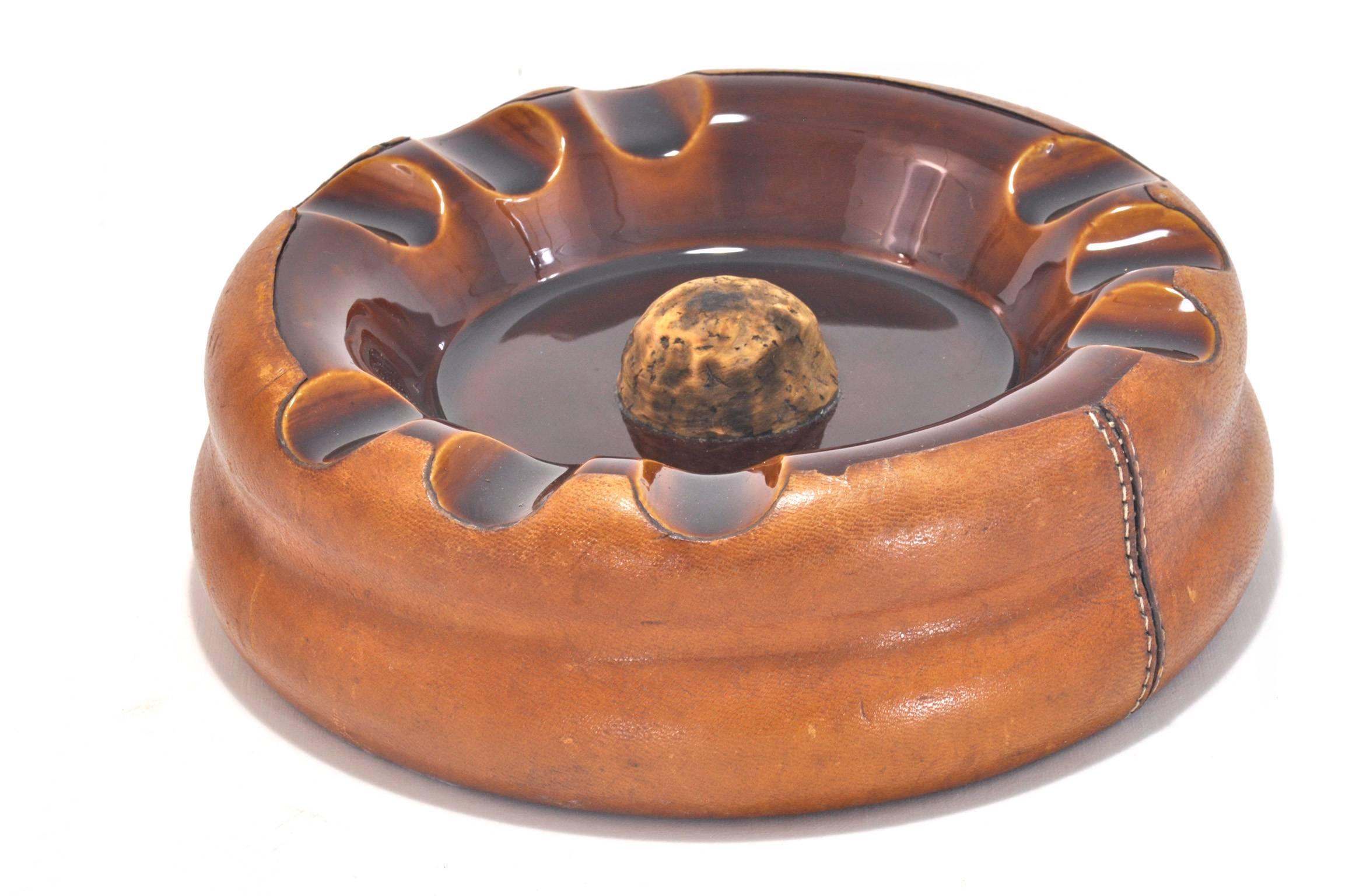 Large Ashtray in Ceramic and Leather by Longchamp Vintage In Excellent Condition In Auribeau sur Siagne, FR