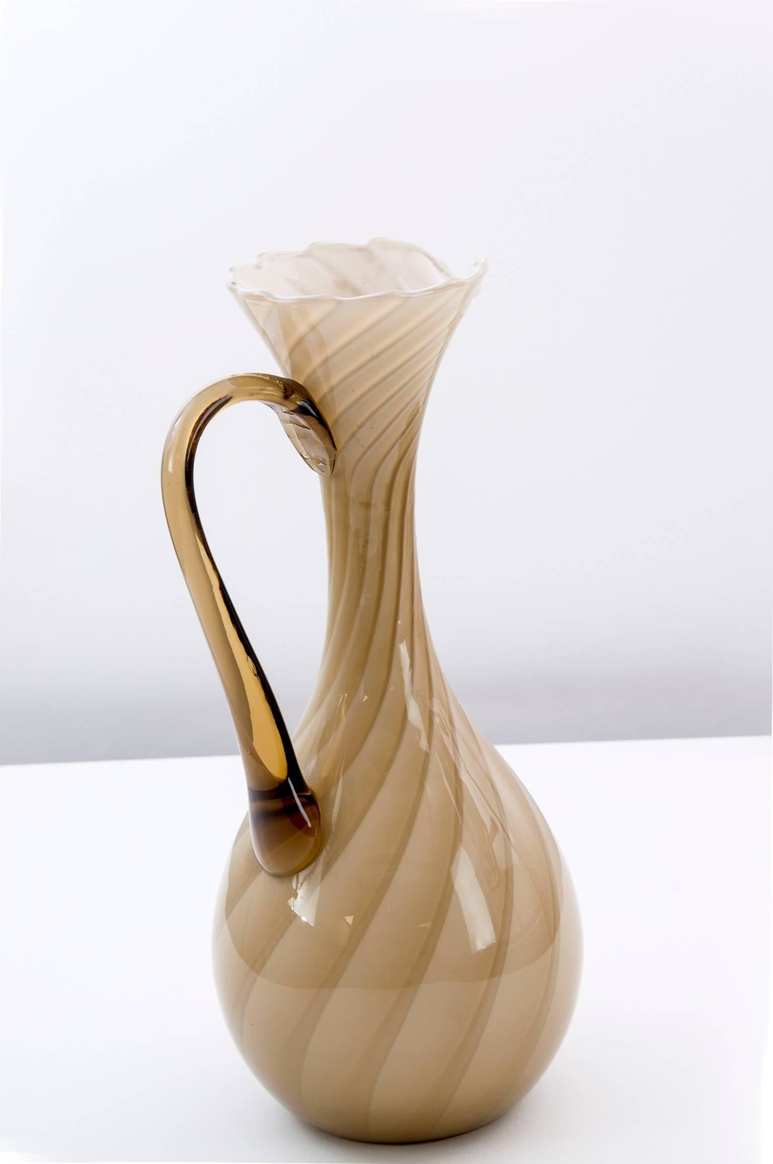 Murano Swiveled Vase Attributed to Tommaso Barbi In Excellent Condition In Auribeau sur Siagne, FR