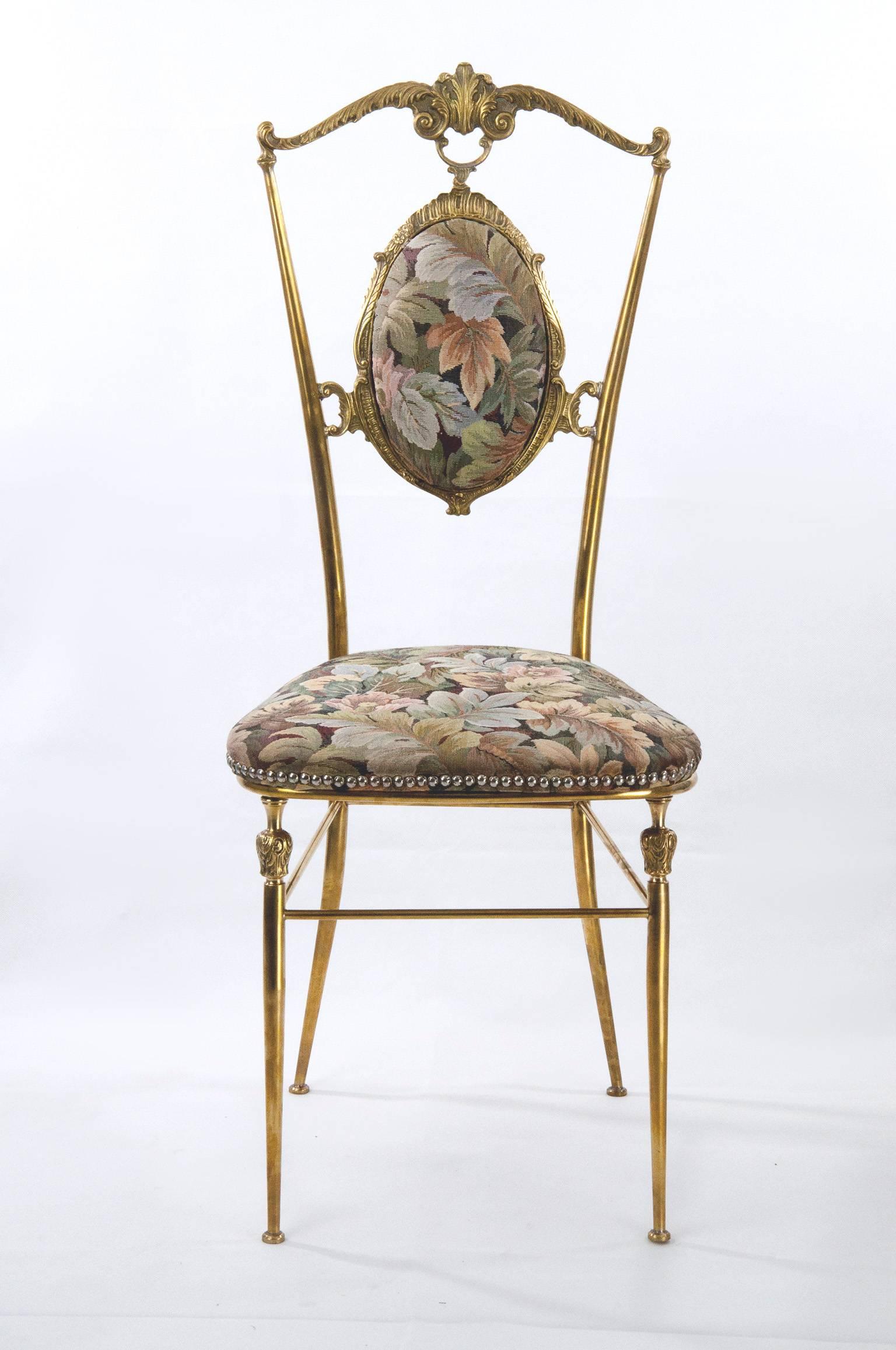 Exceptional Italian 1950 vintage pair of chairs in the Style of Chiavari
Louis XVI style.