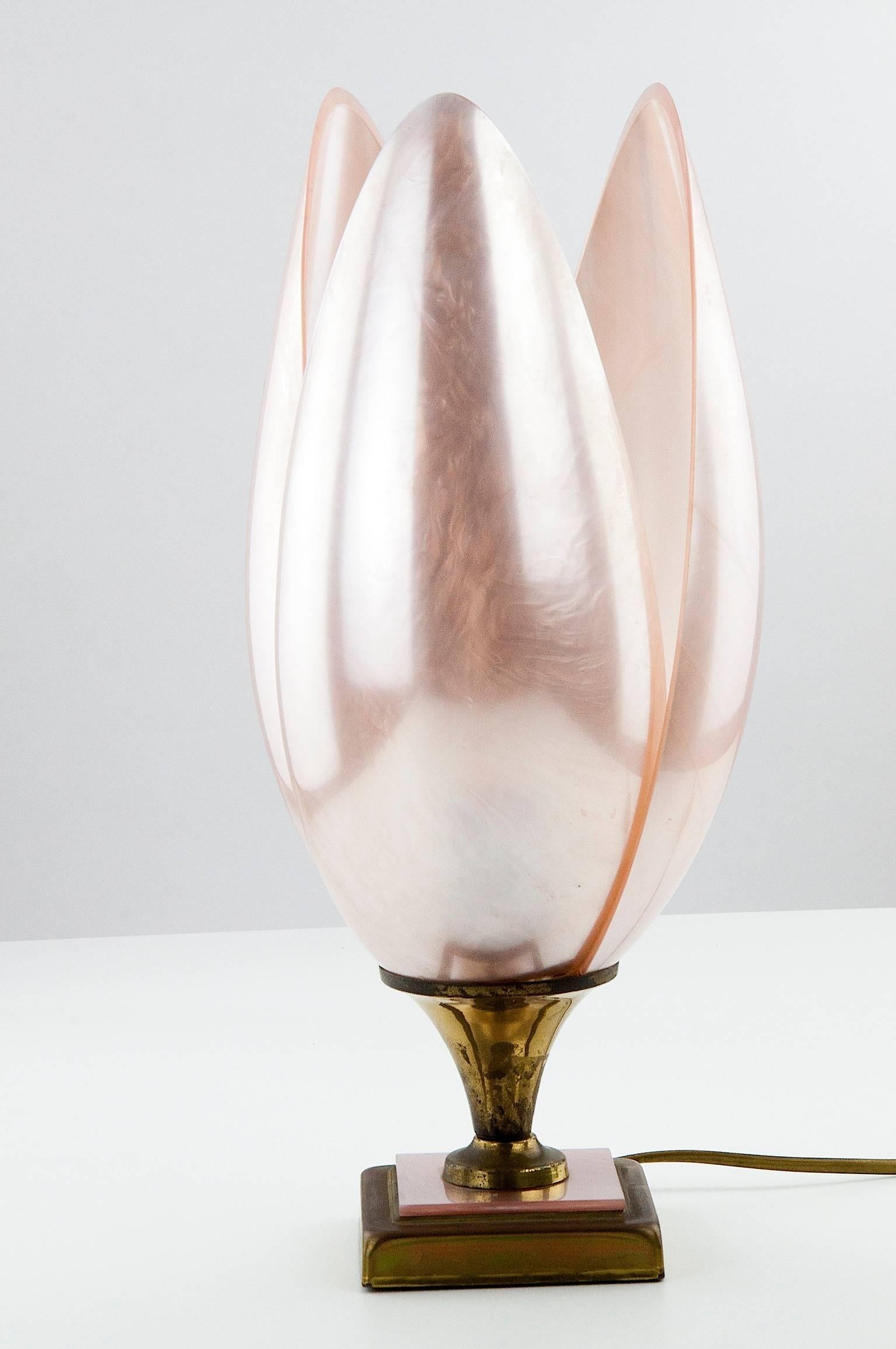 Resin Rougier Pink Three Petals Table Lamp