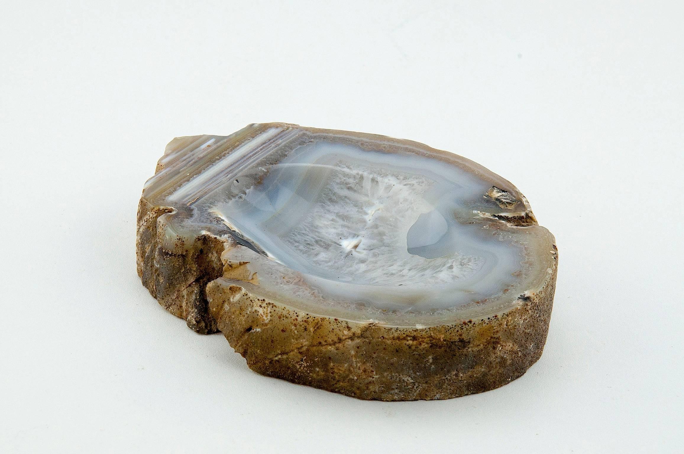 Ashtray in Agate, this can be use as a Vide-Poche too.
     