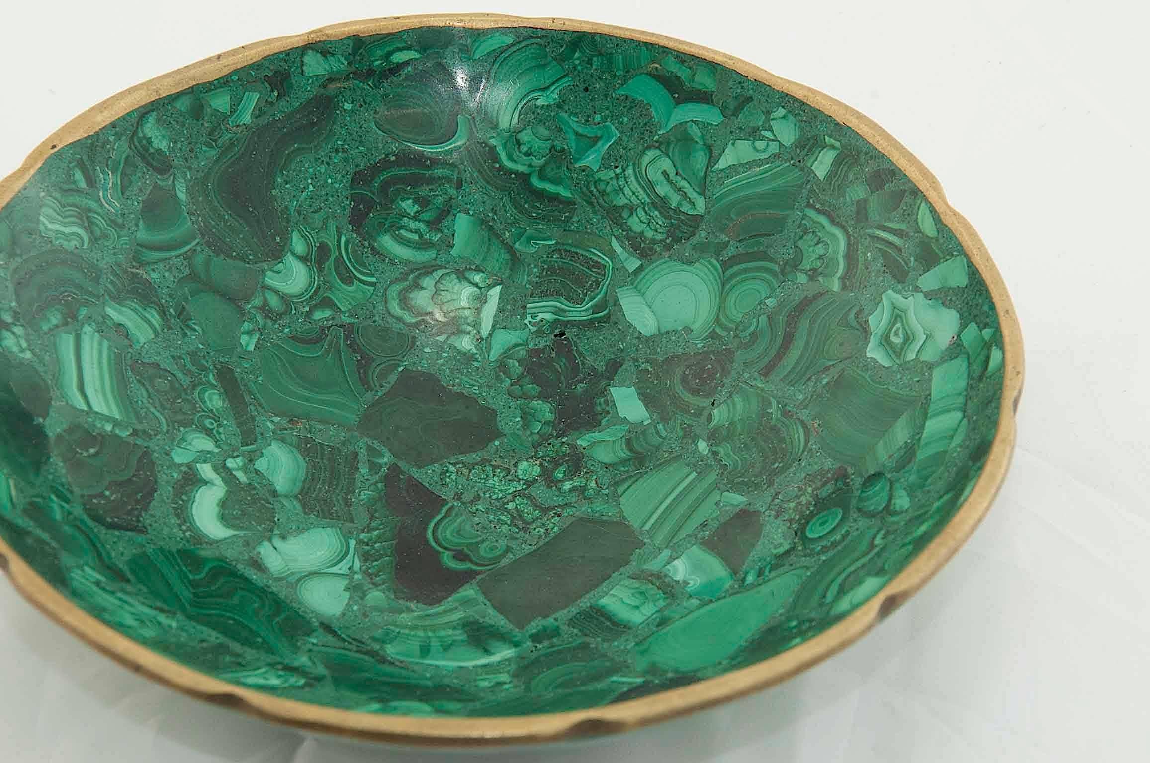 Bowl in Malachite, this decorative object, can be used too as an Ashtray, Vide Poche.
20th century.