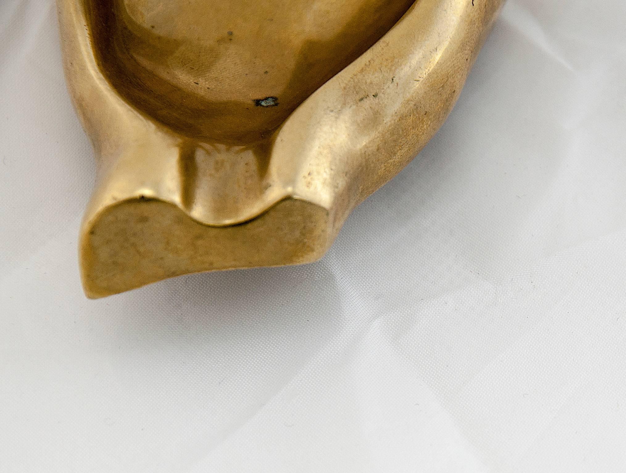 Brass hand ashtray in the style of Hagenauer
Brass sculture, bowl. Brass fingers, 1950.