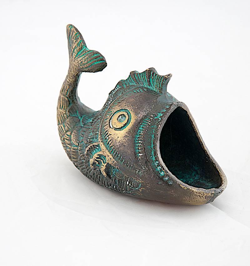 Fish ashtray by Walter Bosse designed for Hagenauer in the 1950s.
It was made of blackened brass by Walter Bosse for Hagenauer Wien (manufacturer).