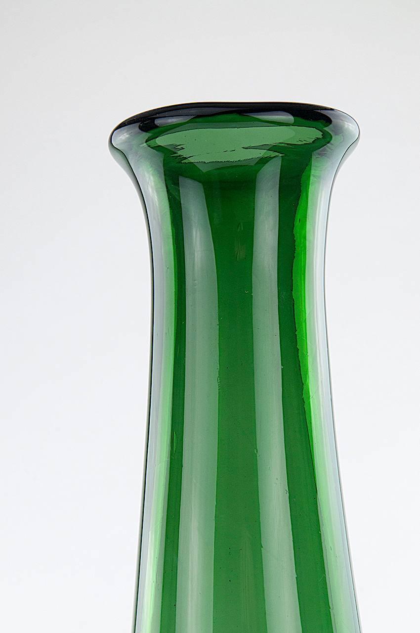 Green vase in the manner of Blenko (manufacturer)
Large glass vase in the style of Winslow Anderson.
This Item will be shipped in a wood Crated Box.