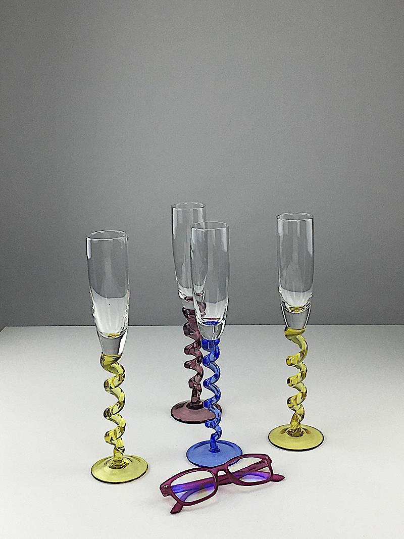 Italian 20th century glasses of champagne
Yellow and blue.