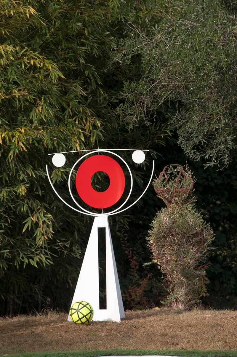 Sculpture for the garden, that would feet well in the inside too, large entrance.
This is made with, steel and metal assemblage, it is a mobile as the steel discs elements will move with the wind, without any noise.
The high quality thermos