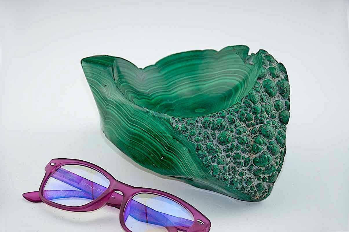 Large Ashtray in Malachite 
Some parts are polished ,other in natural condition, with natural Malachite bubles Decorative Paterns.