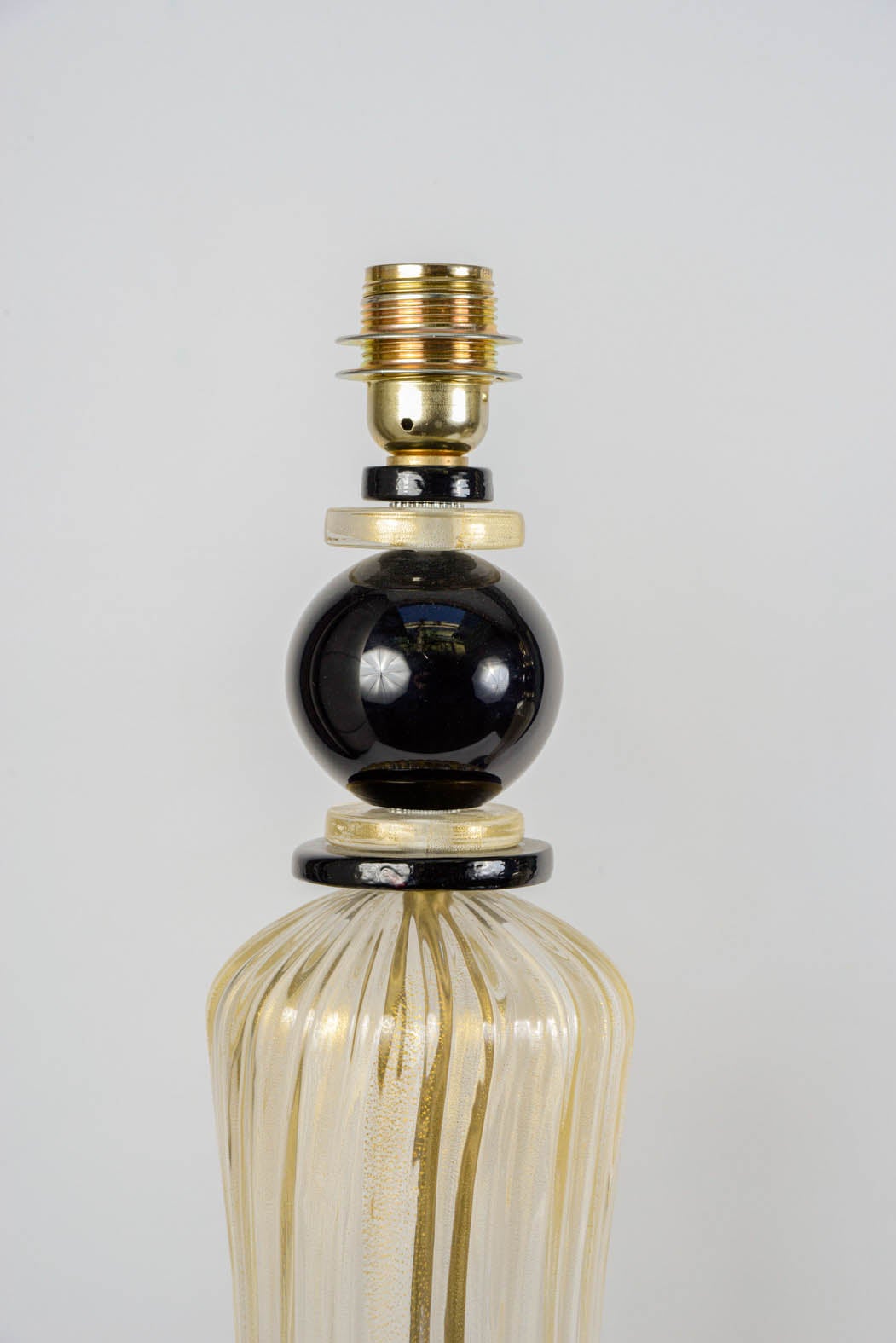 Italian Pair of Table Lamps in Gold and Black Murano Glass
