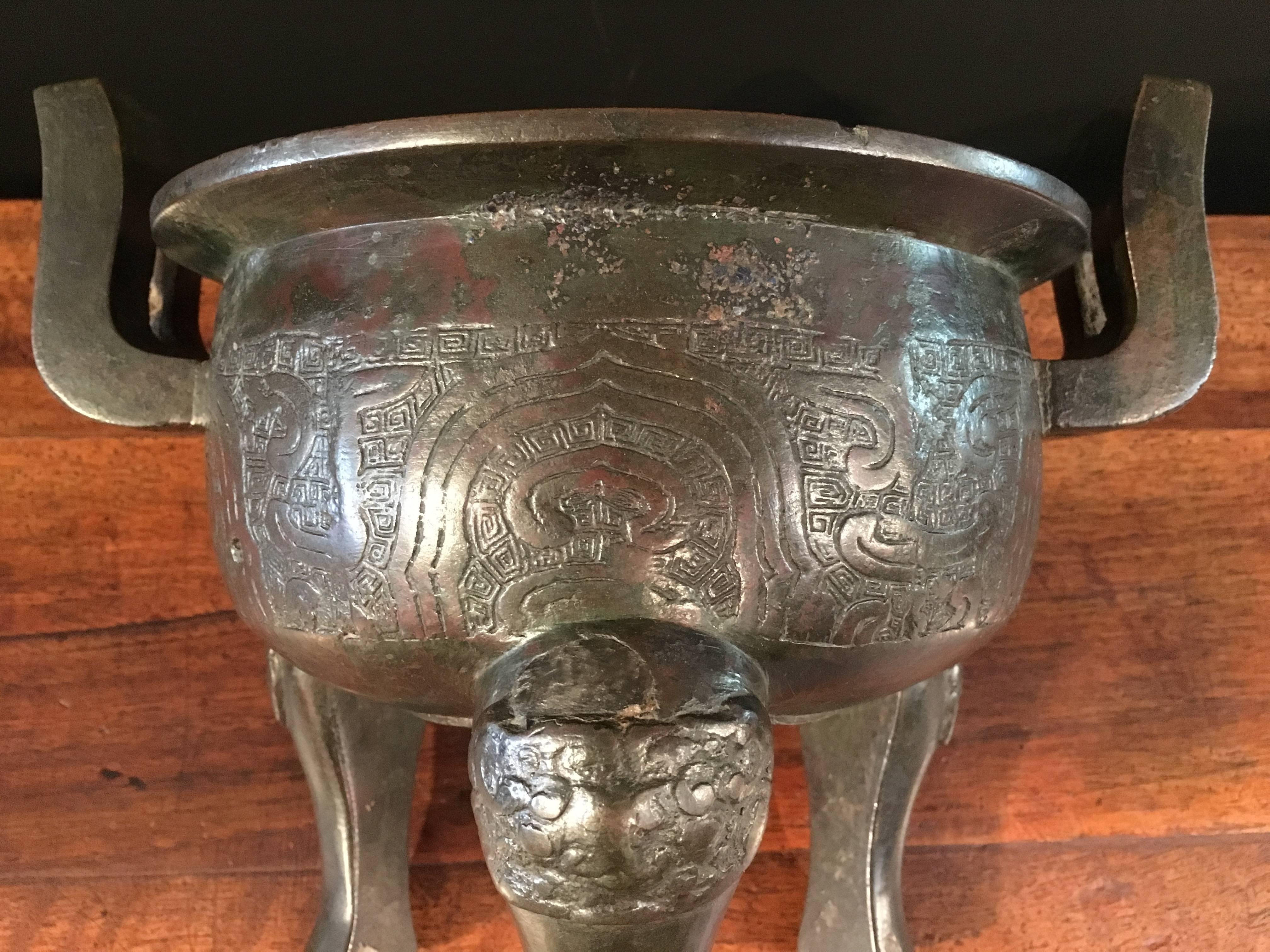 Early Ming Dynasty Archaistic Bronze Ding Vessel In Good Condition In Austin, TX
