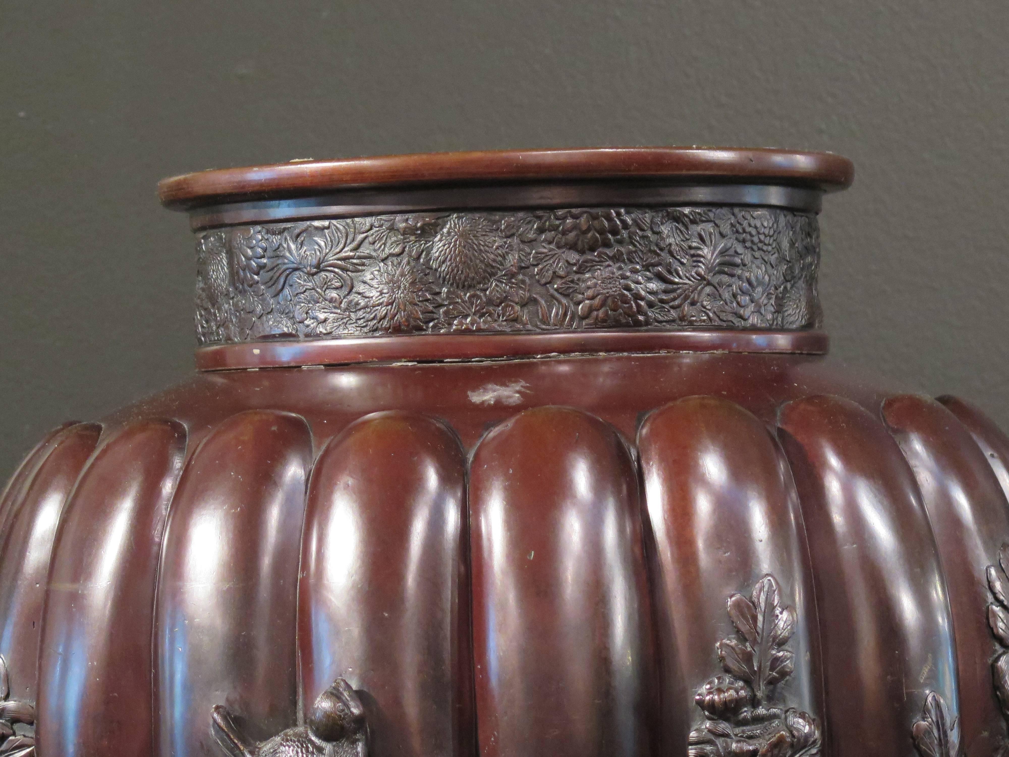 Massives japanisches Bronzevase aus der Meiji-Periode, spätes 19. Jahrhundert, Japan im Zustand „Gut“ im Angebot in Austin, TX