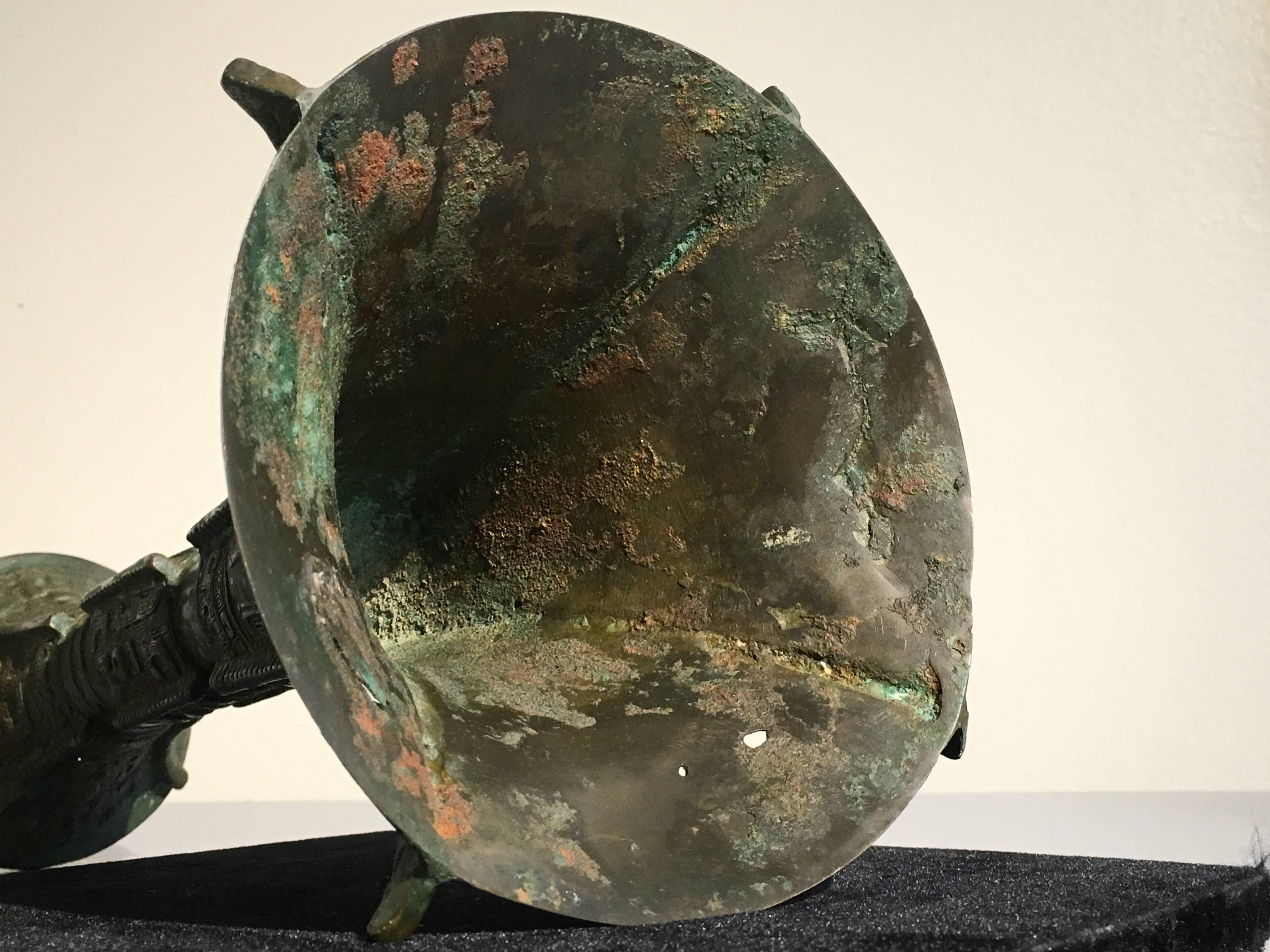Äußerst seltenes Gu-Gefäß mit Intarsien aus Bronze aus der späten Shang-Dynastie im Angebot 3