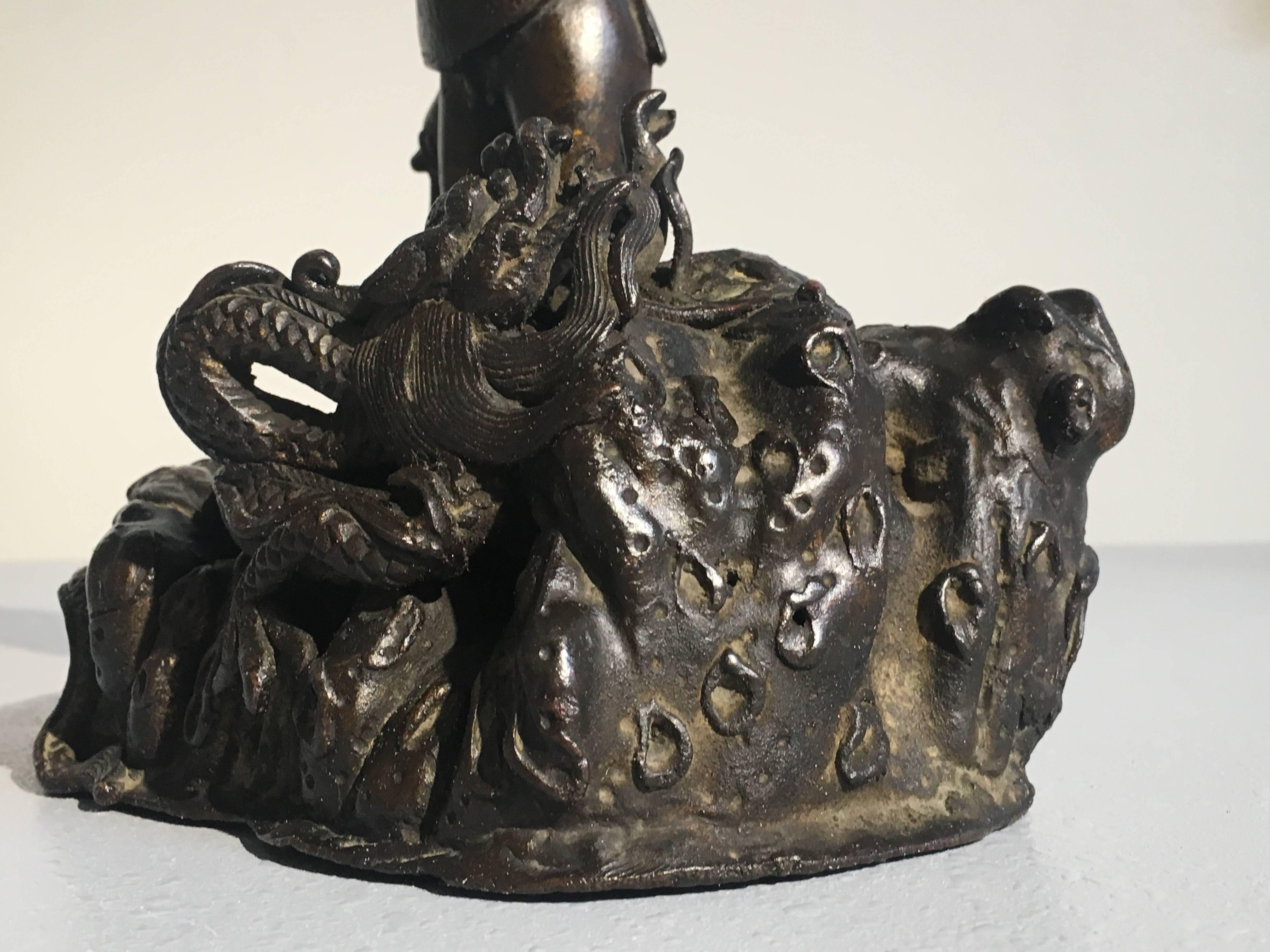 Figure en bronze de l'enfant Bouddha de la Dynastie Ming en vente 3