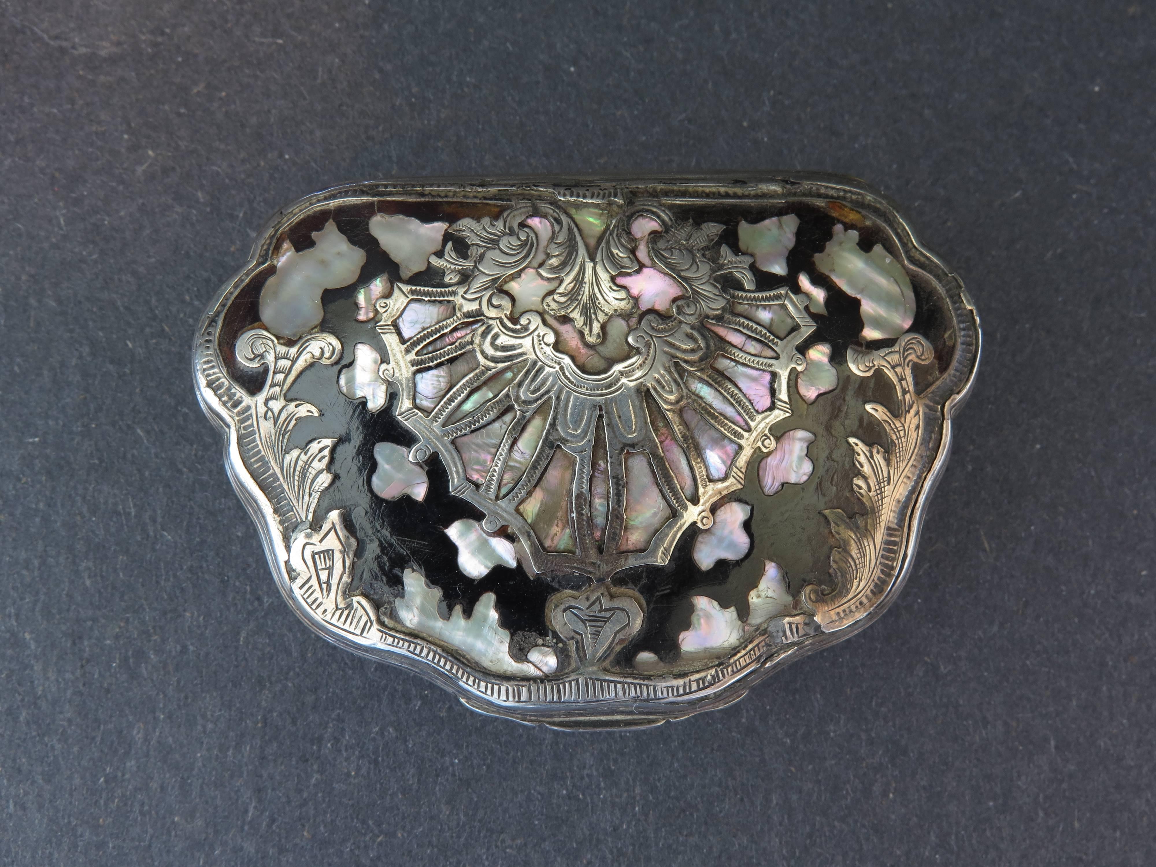 An antique English silver inlaid shell-form snuff box. 18th century, mother-of-pearl shell inlay. Measures 1