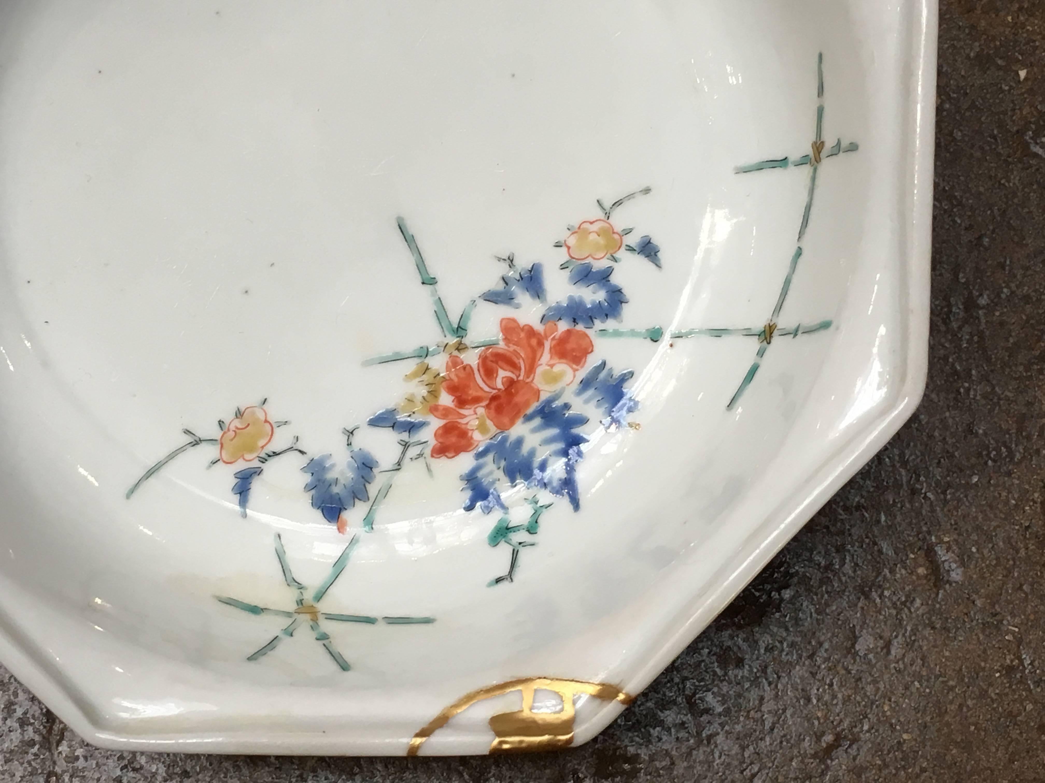 Enameled Japanese 17th Century Edo Period Kakiemon Octagonal Bowl with Kintsugi Repairs