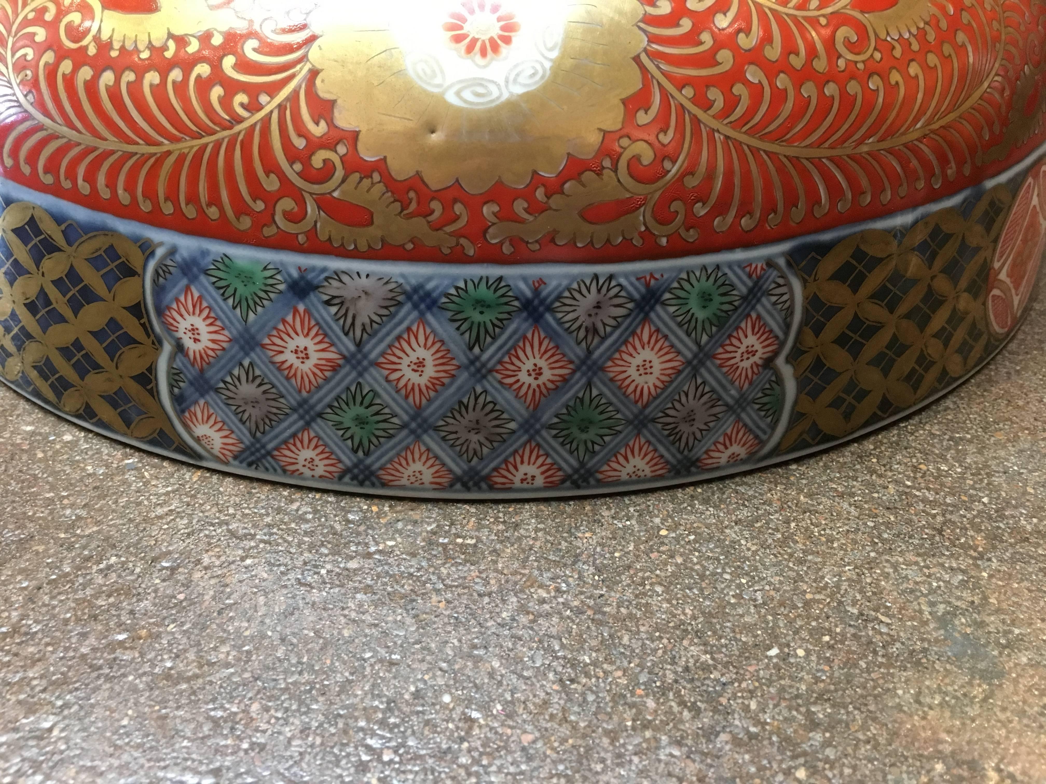 Large Japanese Edo Period Imari Bowl with Rabbit Design, Early 19th Century 1