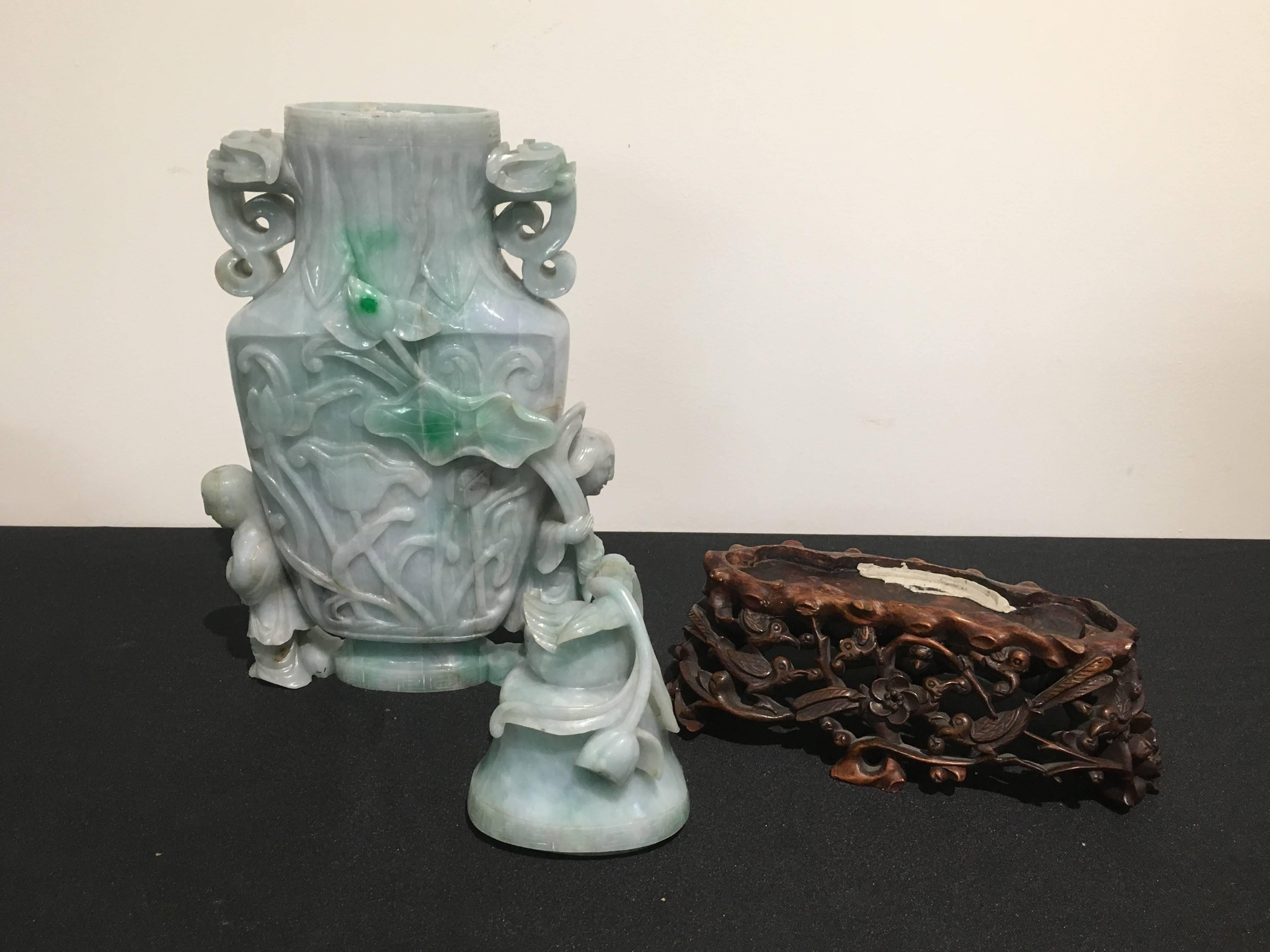 Große chinesische geschnitzte Jade-Vase aus dem frühen 20. Jahrhundert im Angebot 3