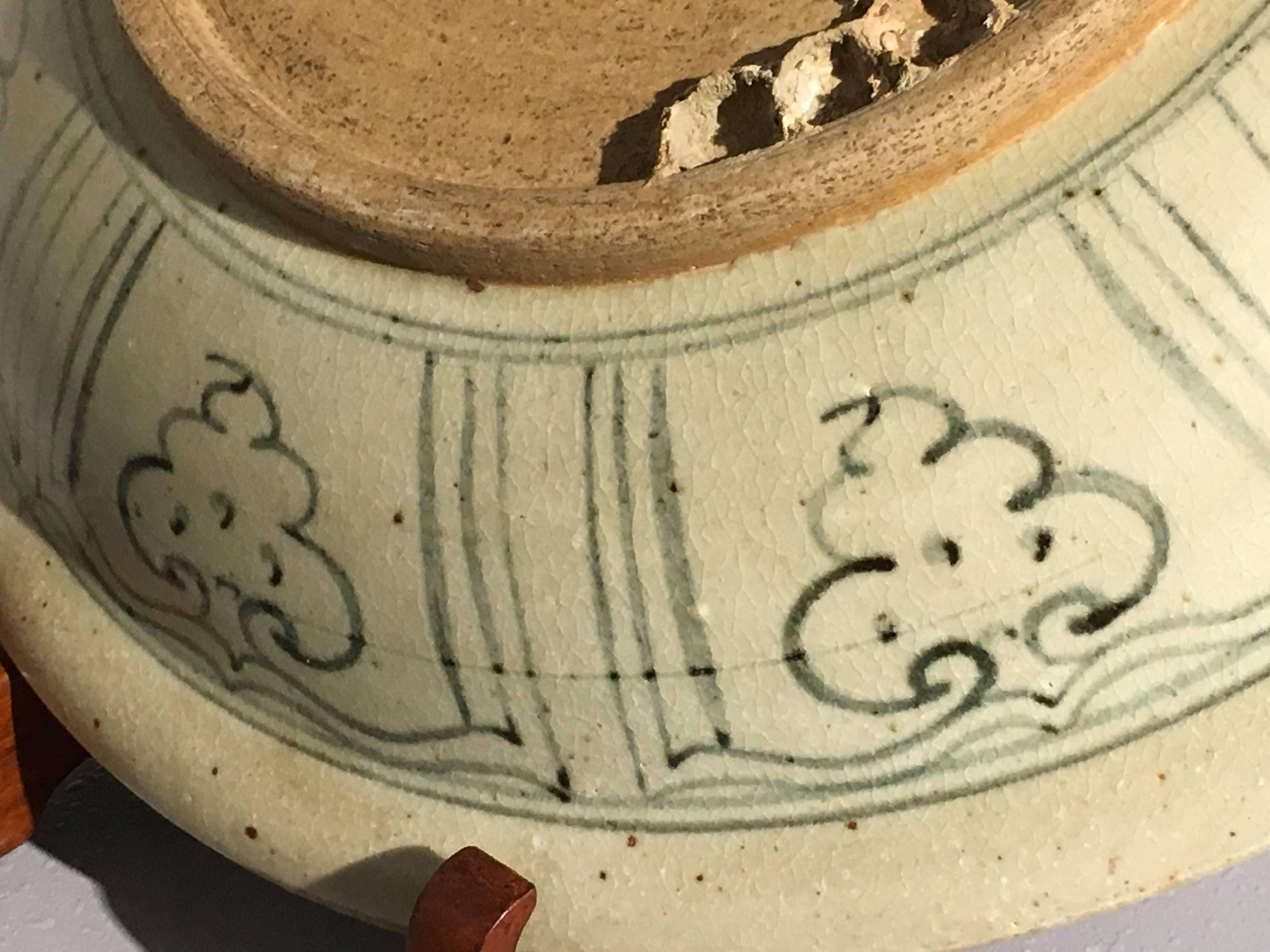 18th Century and Earlier Annamese 'Vietnamese' Shipwreck Blue and White Deep Dish, 15th Century