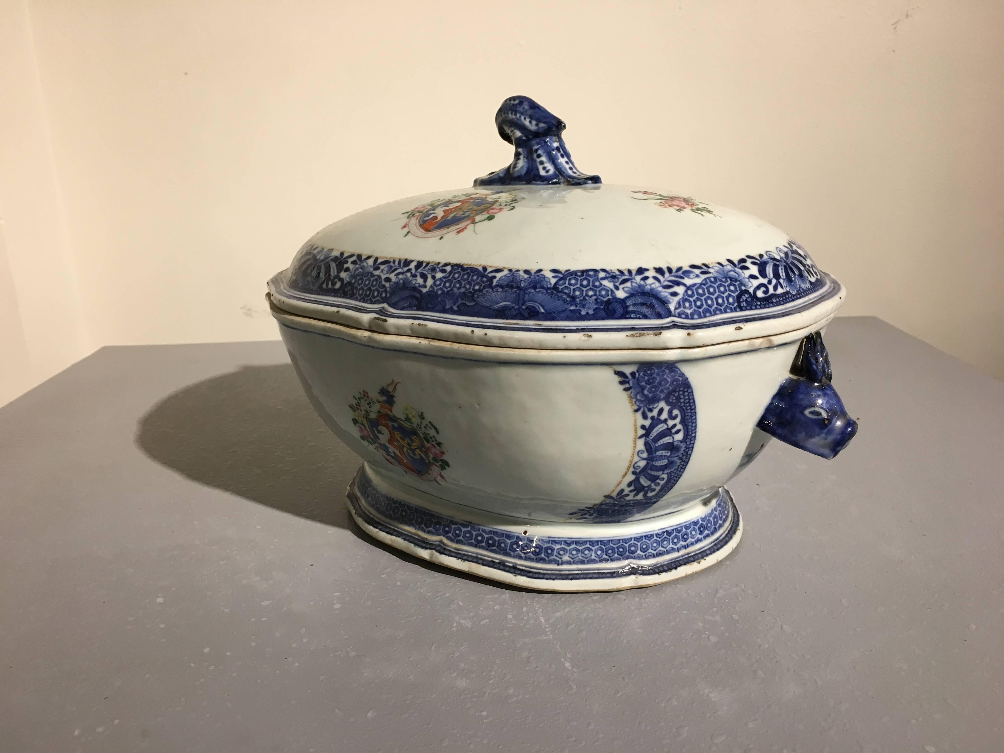 18th Century Chinese Export Porcelain Armorial Tureen In Good Condition In Austin, TX