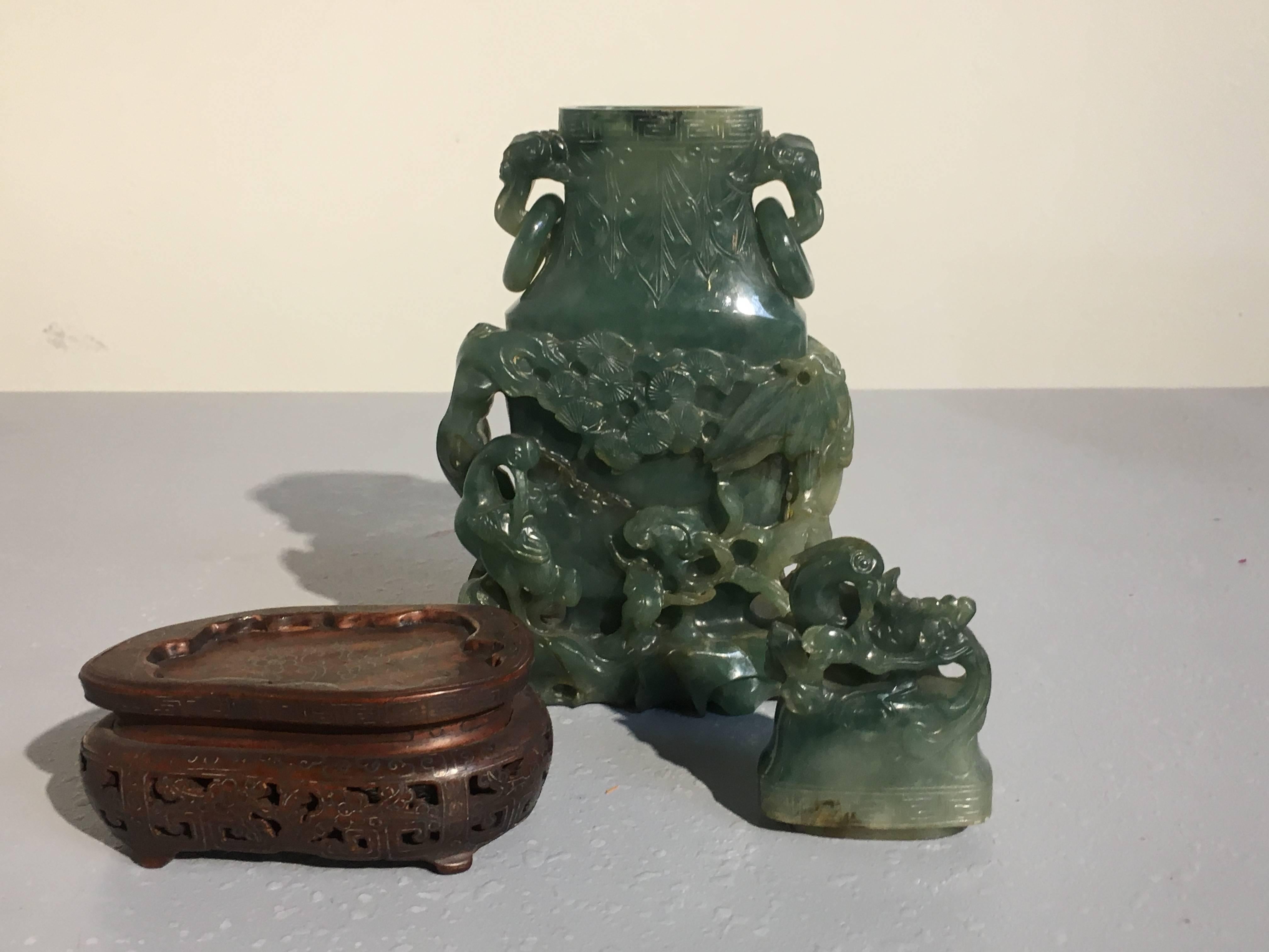 Argent Vase et couvercle chinois en jadéite sculptée, Dynastie Qing, Ex. C.I.C. Loo en vente