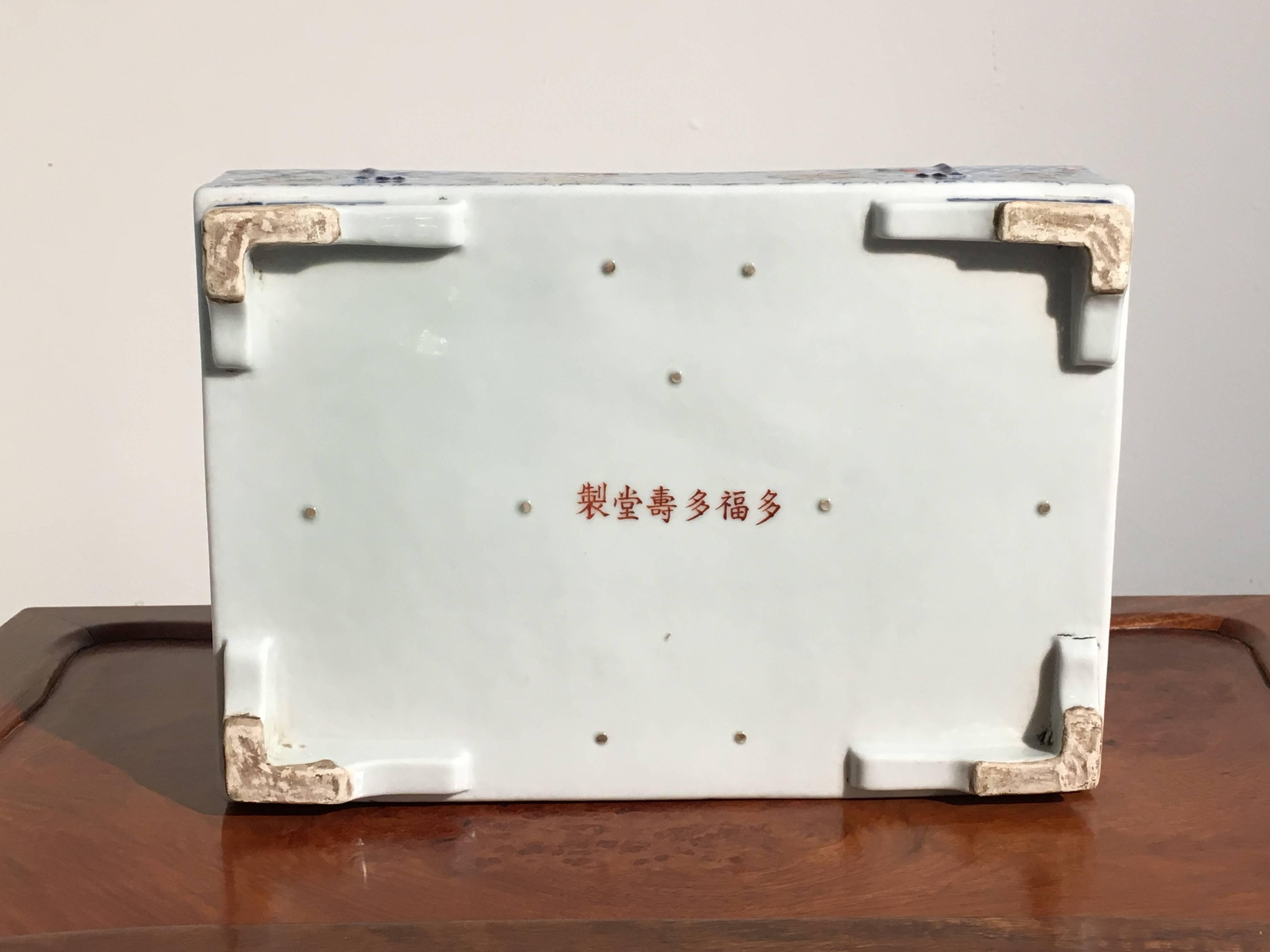 Narzissenschale aus Porzellan aus der Zeit der chinesischen Republik in Buchform im Zustand „Gut“ in Austin, TX