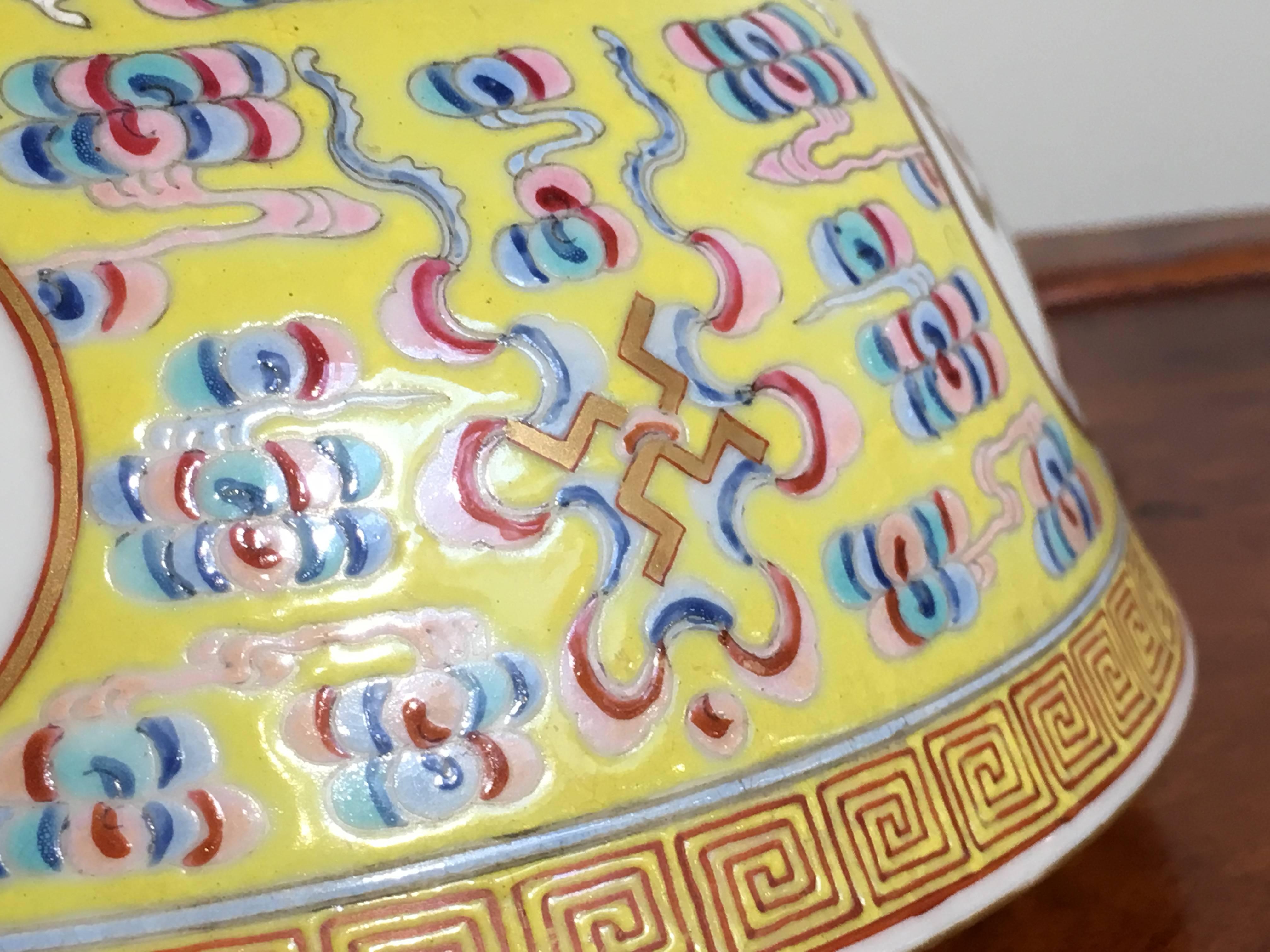 Chinese Guangxu Mark and Period Famille Jaune Porcelain Birthday Bowl In Good Condition In Austin, TX