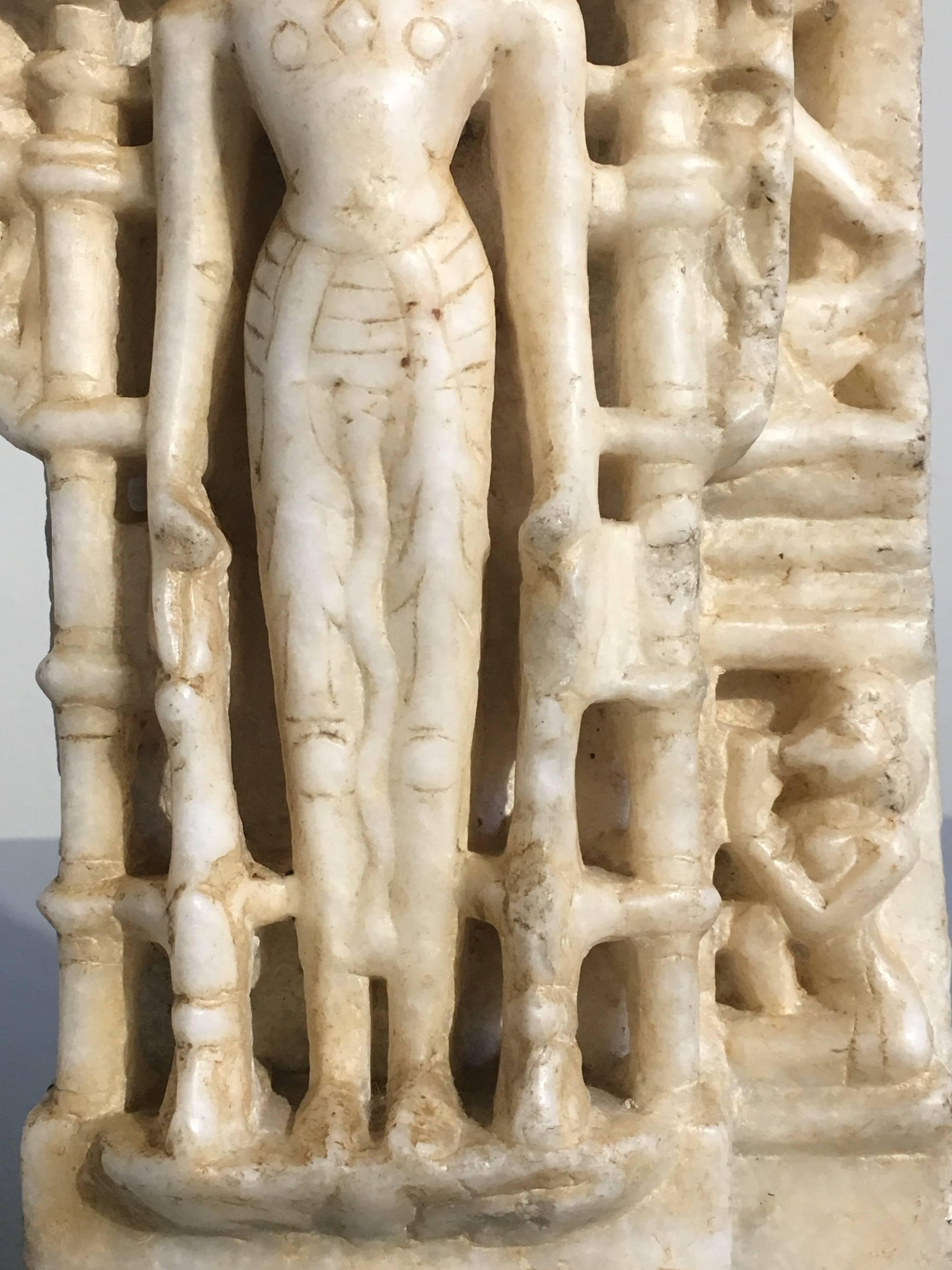 12th Century Indian Carved White Marble Figure of a Jain Tirthankara or Jina In Good Condition For Sale In Austin, TX