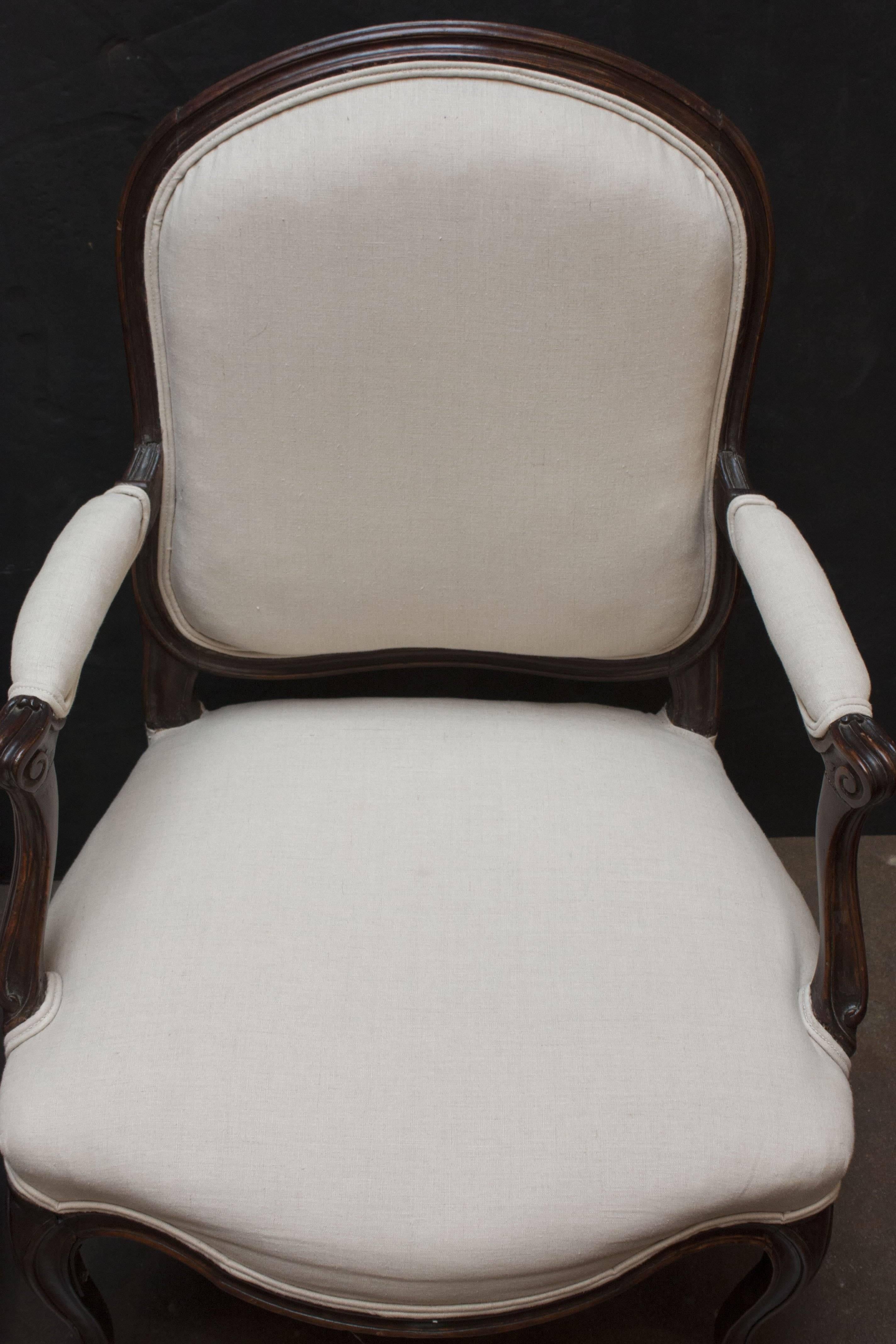 Walnussholz-Sessel im Stil Louis XV., Fauteuils En Cabriolet, von Jean-Baptiste Boulard, Paar im Zustand „Relativ gut“ im Angebot in Austin, TX