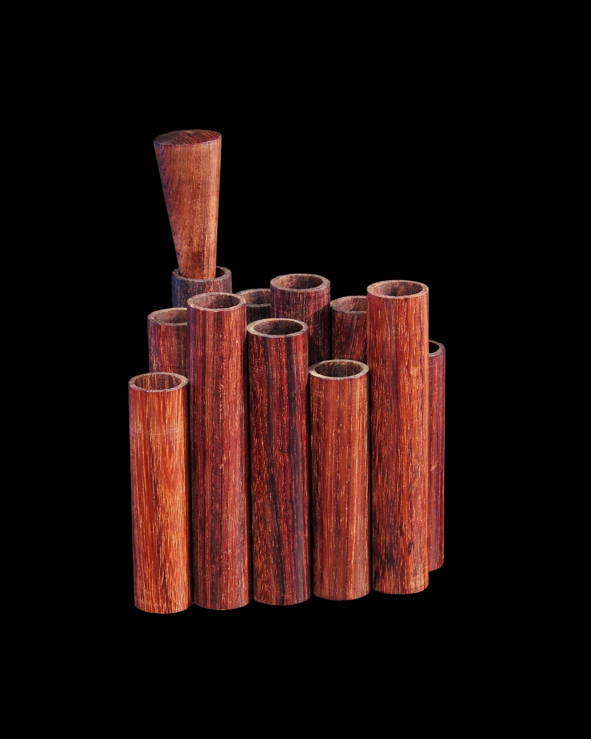 A highly sculptural Mid-Century pen or pencil holder and temper by Sergio Dello Strologo for Xilarte, Milano, Italy.

Crafted of finely figured, turned walnut. The 12 slender, cylindrical tubes of varying heights joined together to form a body