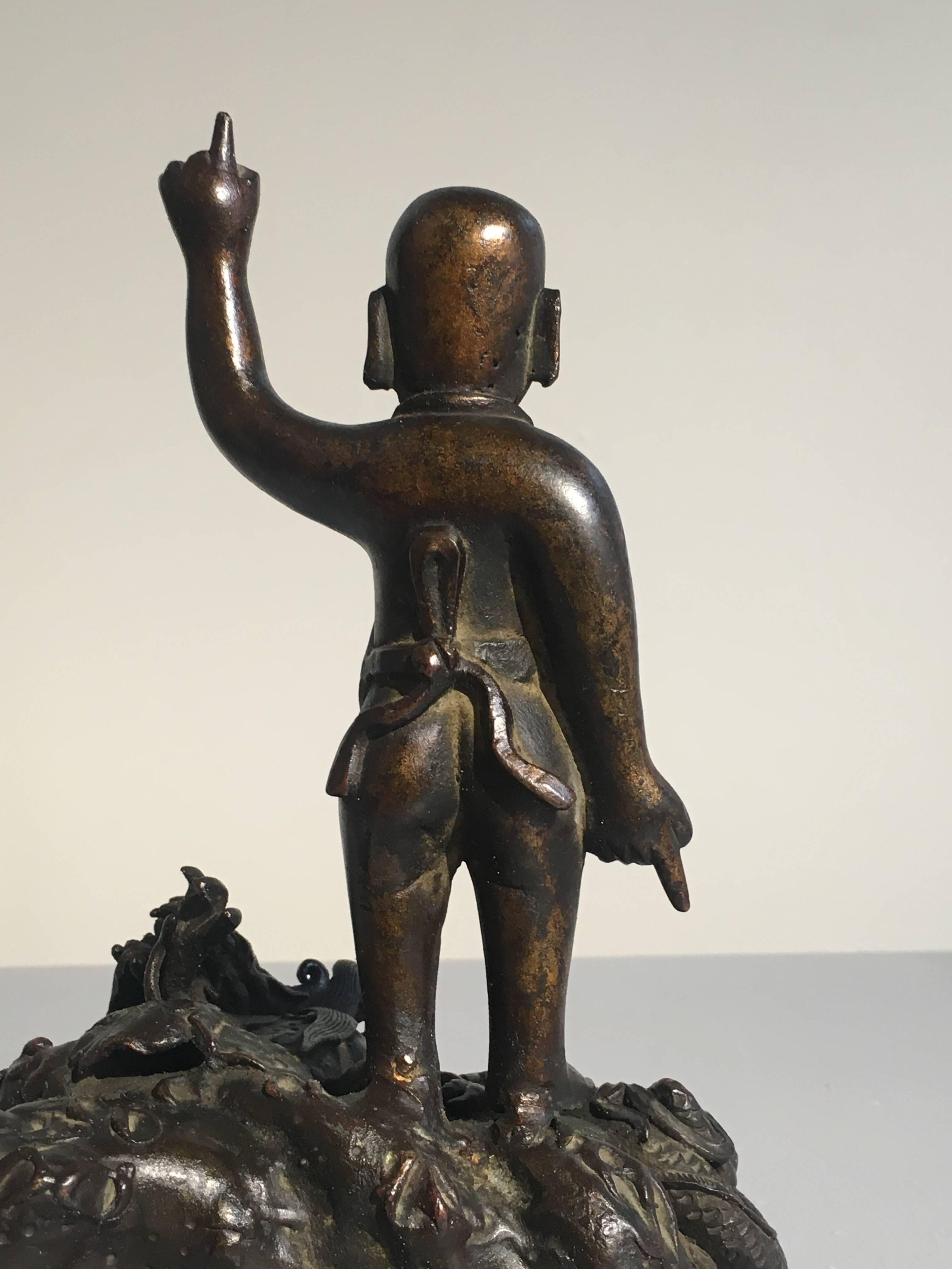 Figure en bronze de l'enfant Bouddha de la Dynastie Ming en vente 1