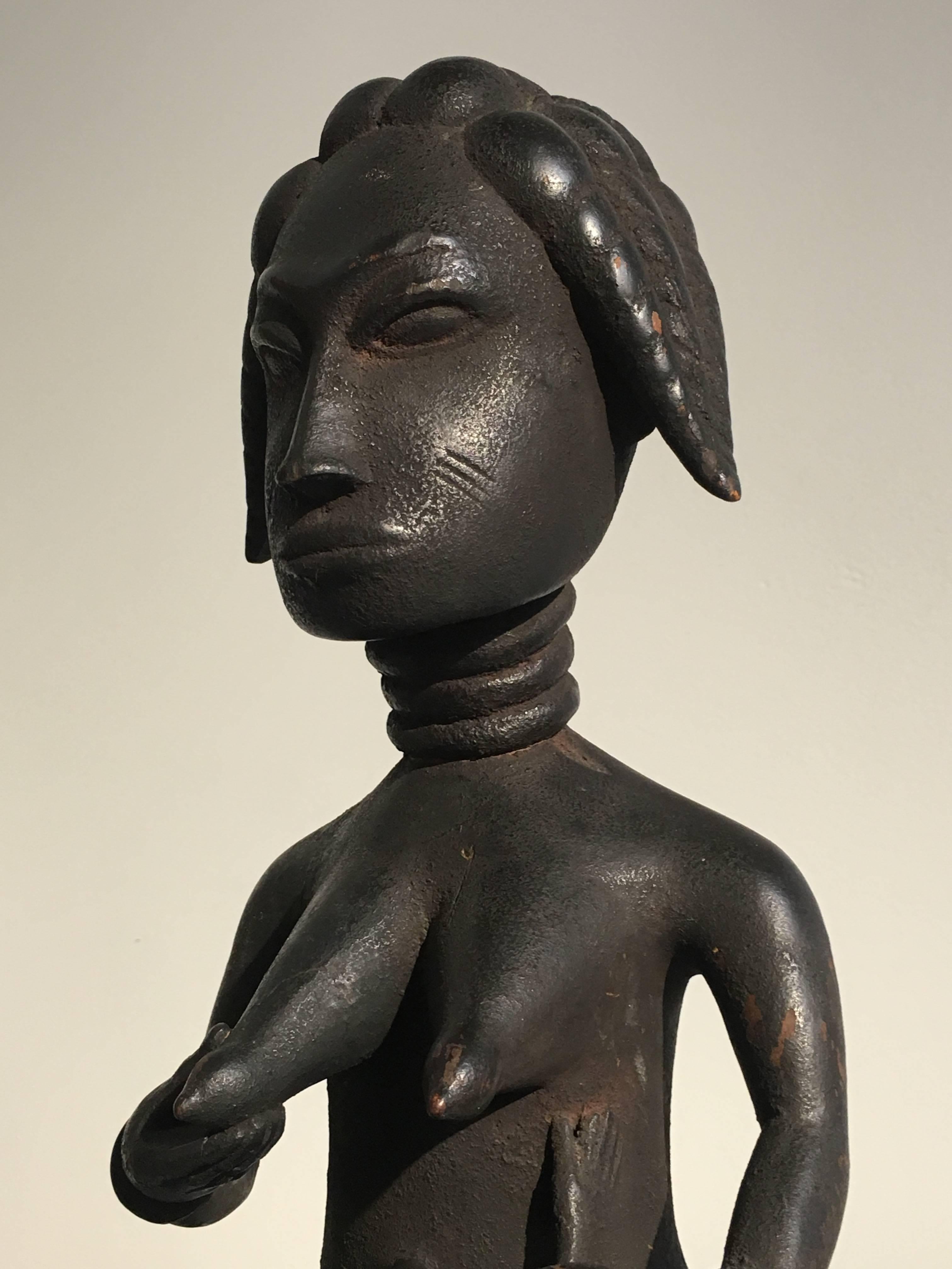 Hand-Carved Ashanti Mother and Child Maternity Figure Carved by Osei Bonsu, Ghana For Sale