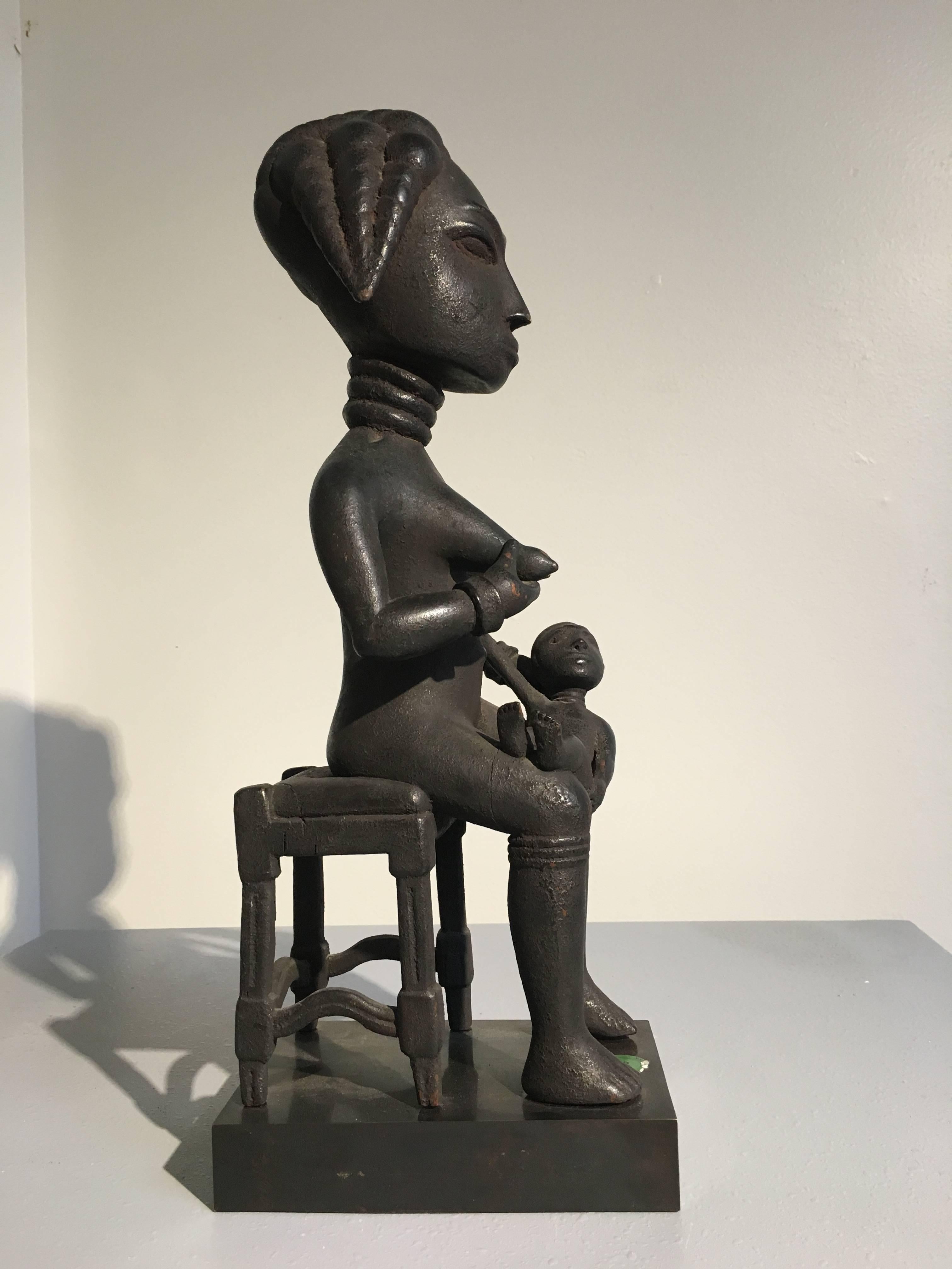 Ghanaian Ashanti Mother and Child Maternity Figure Carved by Osei Bonsu, Ghana For Sale